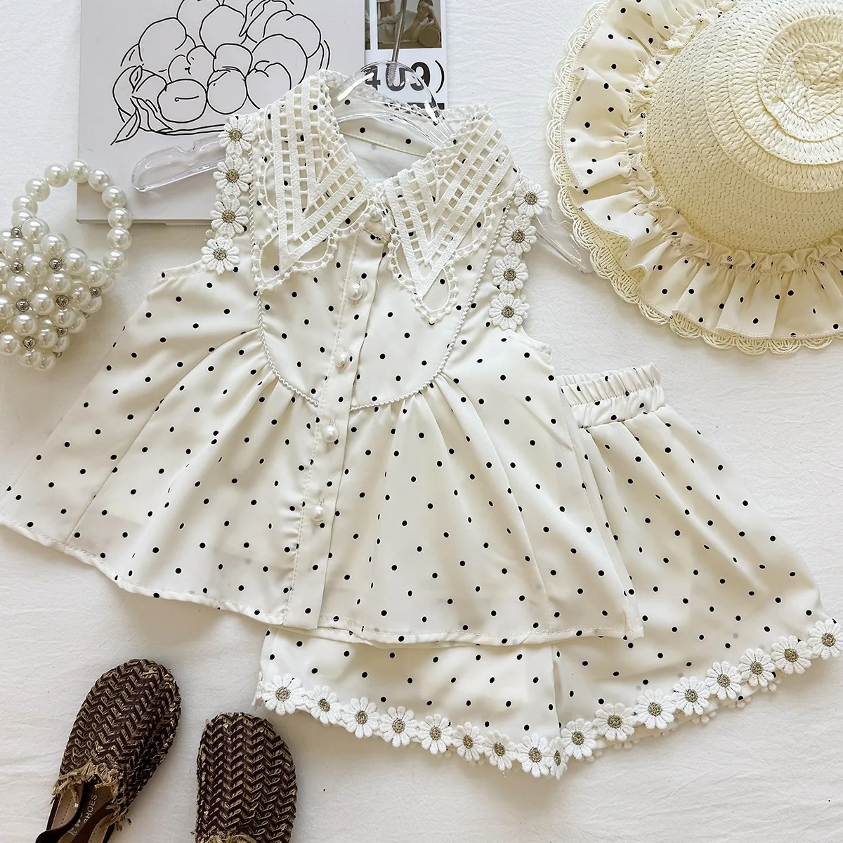 2026 Summer New Girls' Polka Dot Sleeveless Hollow Lace Collar Top Set Lace Shorts Two-piece Set
2026 Summer New Girls' Polka Dot Sleeveless Hollow Lace Collar Top Set Lace Shorts Two-piece Set