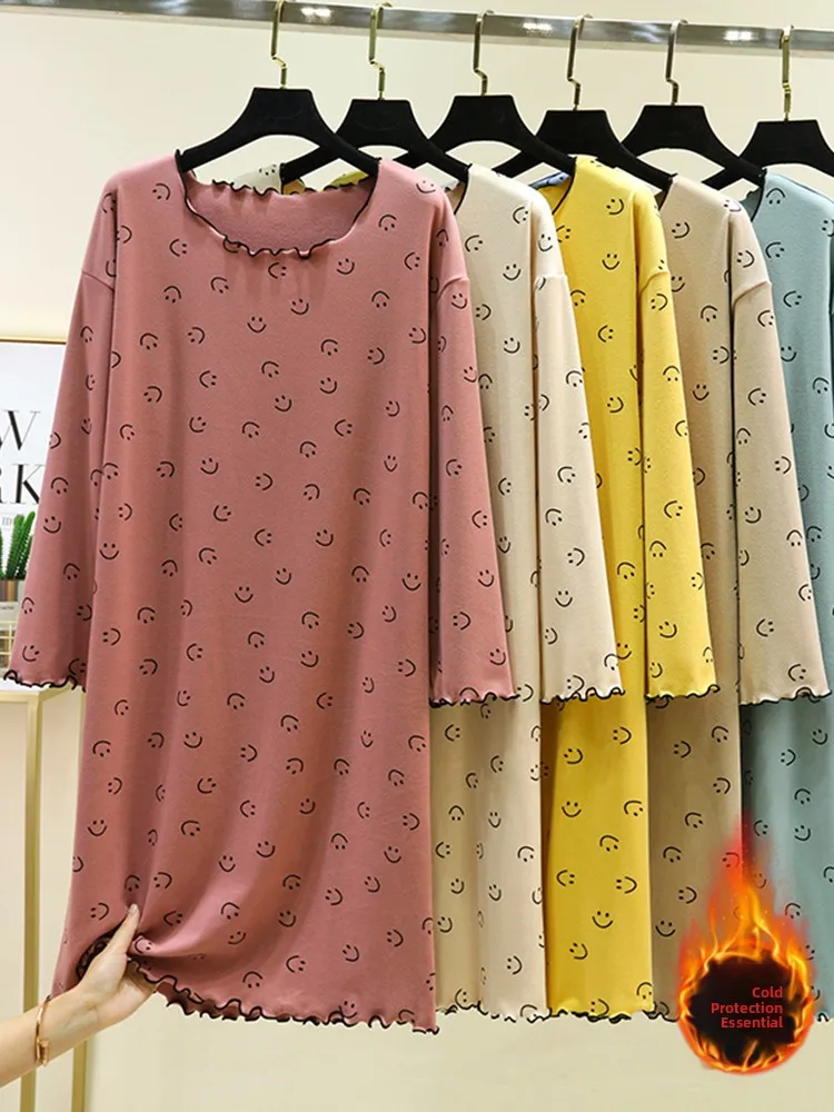 Double-Sided Fleece Lace Trim Loose Fit Printed Home Dress Thickened round Neck Sleepwear for Women Winter Season Casual Home...
Double-Sided Fleece Lace Trim Loose Fit Printed Home Dress Thickened round Neck Sleepwear for Women Winter Season Casual Home...
