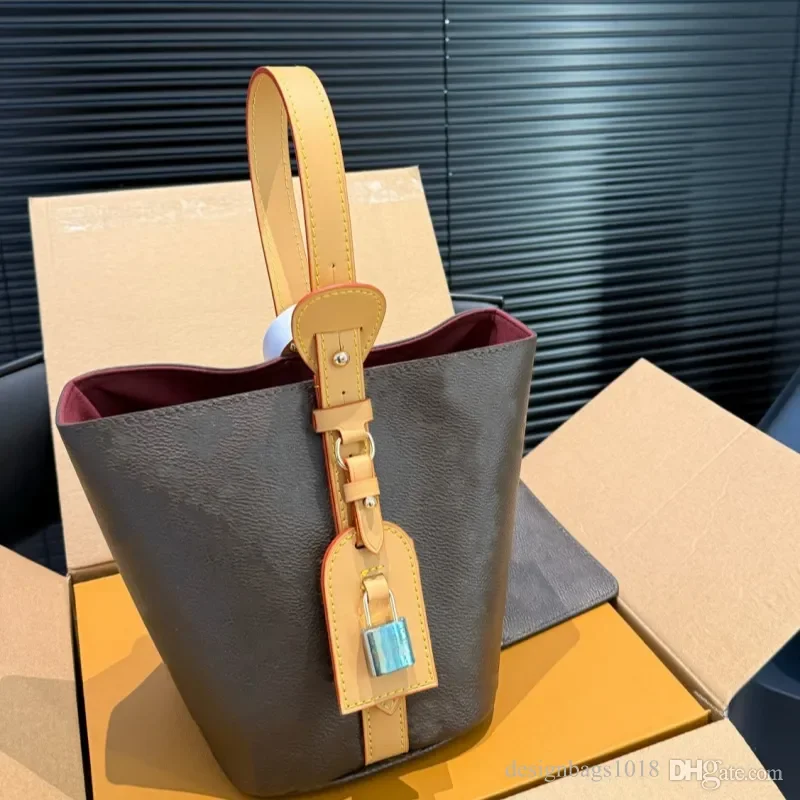 Дизайнерская сумка Sac Luxe: кроссбоди, тоут, клатч, мини-сумка, сумка-ведро, наплечная сумка, классическая роскошная кожаная сумка-почетт
Дизайнерская сумка Sac Luxe: кроссбоди, тоут, клатч, мини-сумка, сумка-ведро, наплечная сумка, классическая роскошная кожаная сумка-почетт