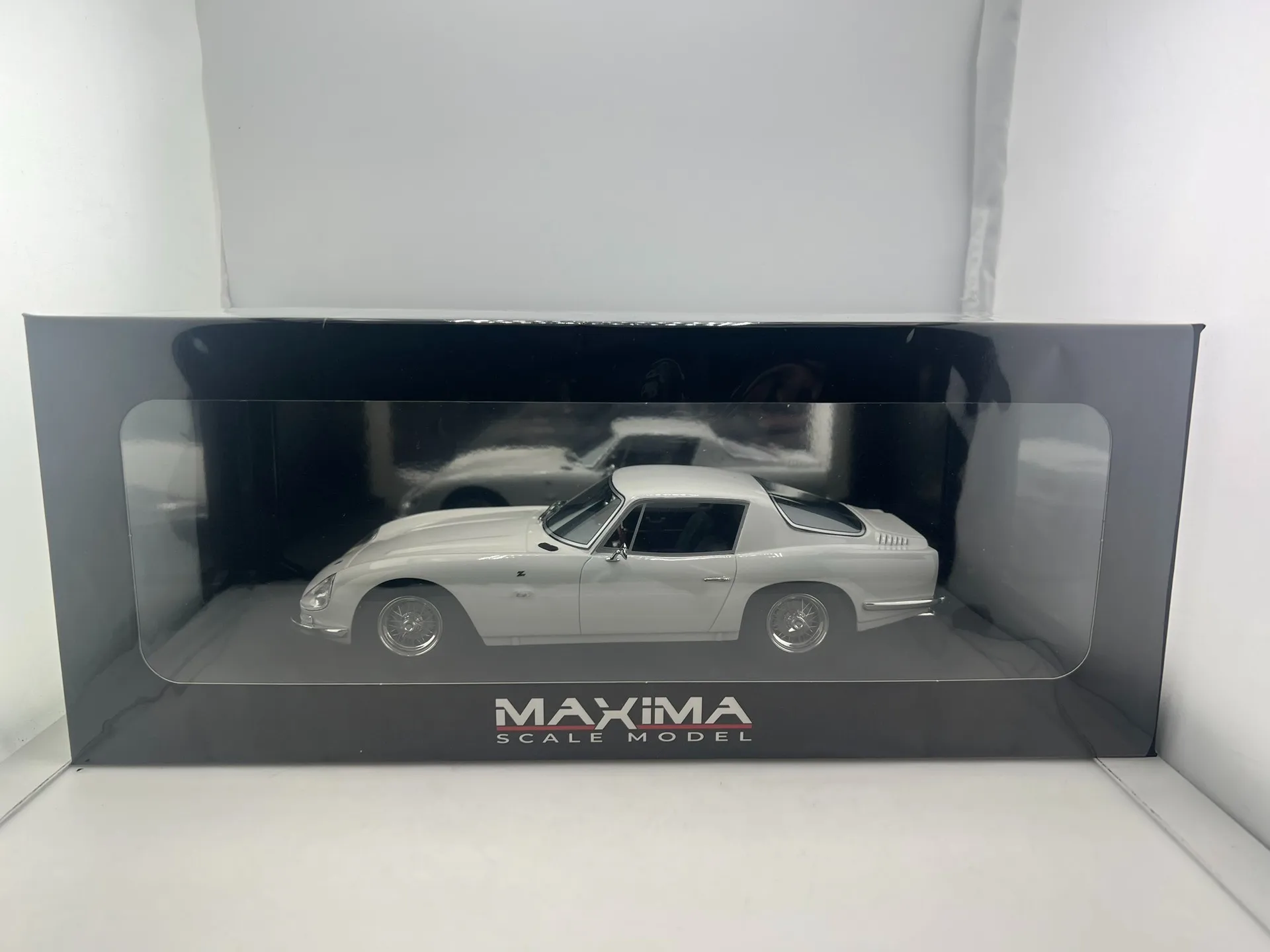 Diecast Maxima 1/18 Scale Lamborghini 1964 3500GT Resin Car Model Collectible Toy Gift Souvenir Display Ornament
Diecast Maxima 1/18 Scale Lamborghini 1964 3500GT Resin Car Model Collectible Toy Gift Souvenir Display Ornament