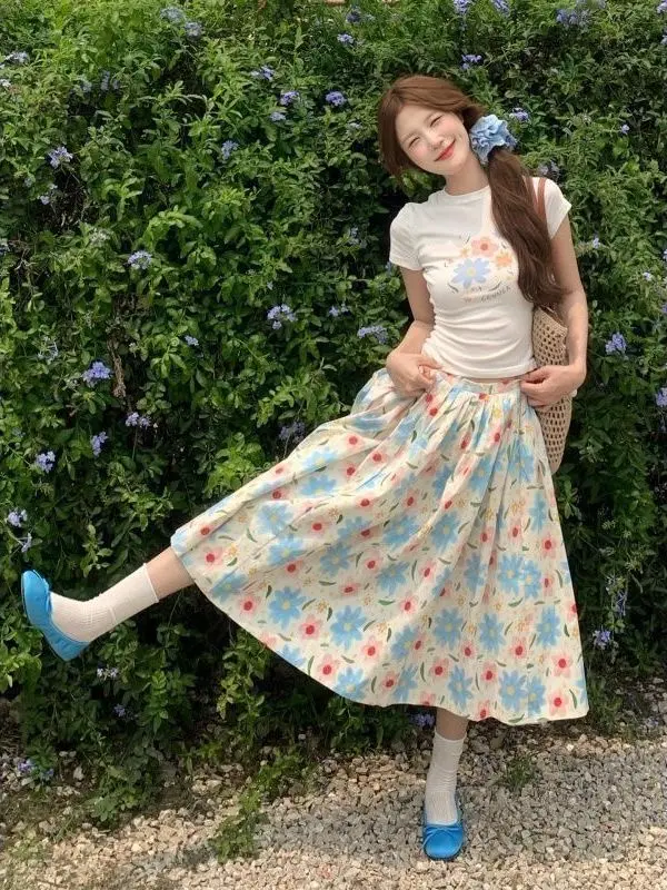 Summer Korean Style Short Sleeve T-Shirt And Floral Half Skirt Two-Piece Set Bright Dopaamine Print High Waist Slim Fit
Summer Korean Style Short Sleeve T-Shirt And Floral Half Skirt Two-Piece Set Bright Dopaamine Print High Waist Slim Fit