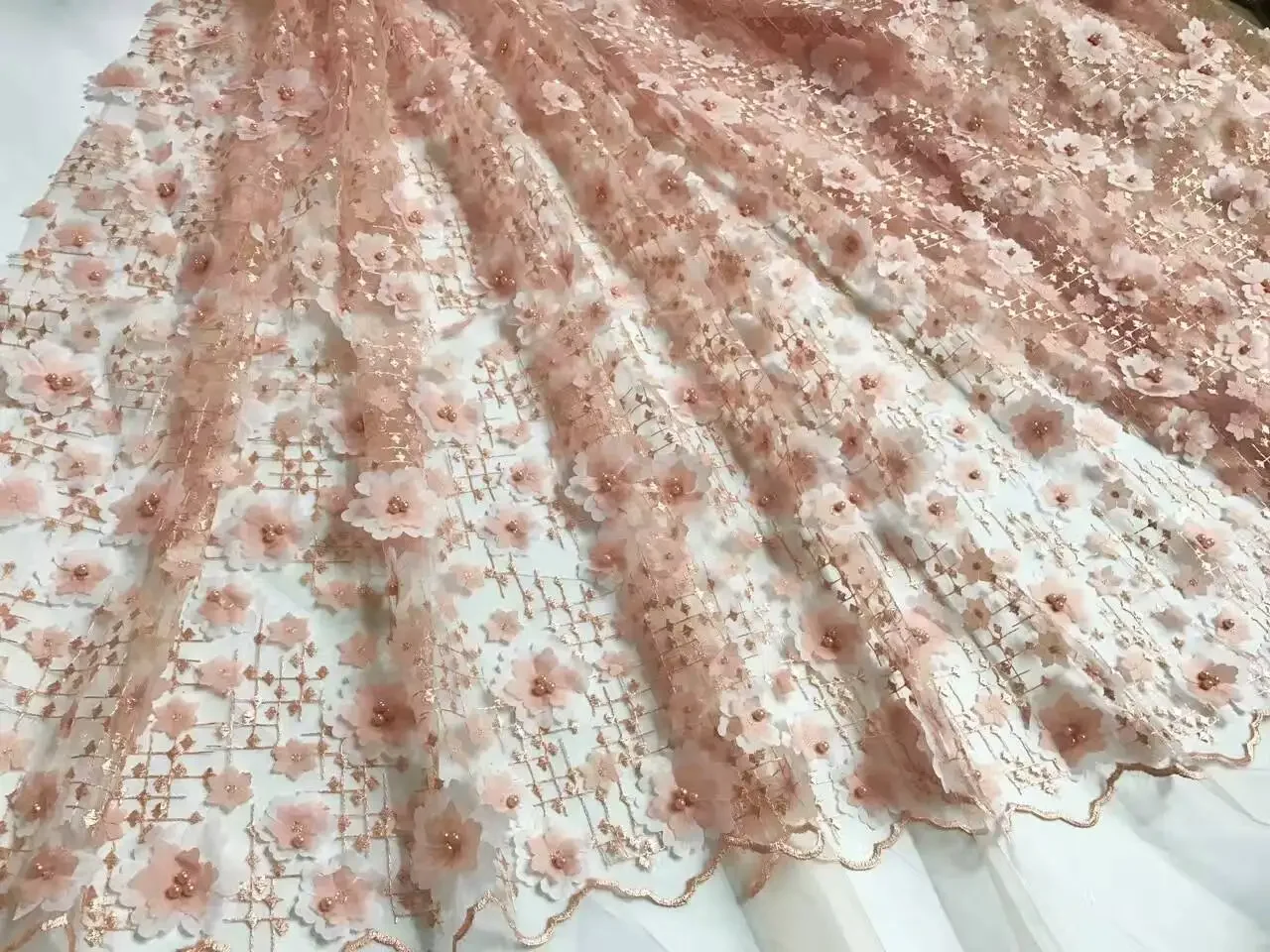 Latest 2021 Nigerian lace fabrics Soft Style African Lace Fabric High Quality Bridal Net Lace J1068
Latest 2021 Nigerian lace fabrics Soft Style African Lace Fabric High Quality Bridal Net Lace J1068