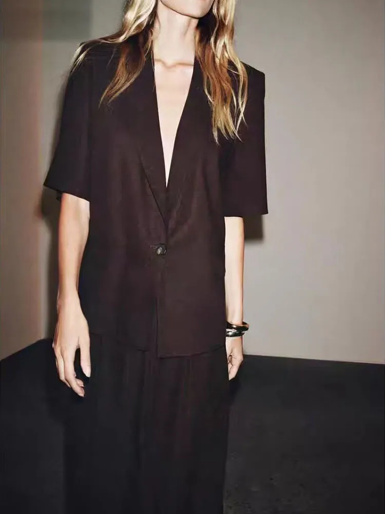 Sweet Stylish Shoulder Pad Short Sleeve Suit Jacket New Arrival Winter 2025 Women's Casual Loose Fit Button Closure Coat
Sweet Stylish Shoulder Pad Short Sleeve Suit Jacket New Arrival Winter 2025 Women's Casual Loose Fit Button Closure Coat