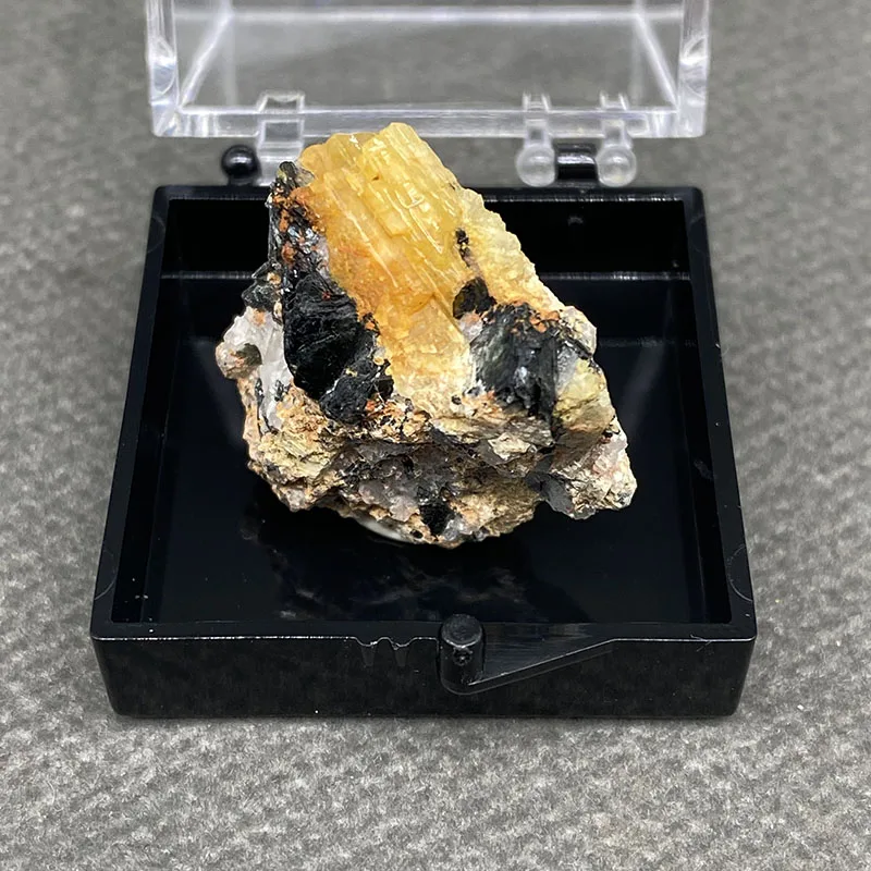 100% Natural popular jewelry beads Yellow tourmaline Mineral Specimens Stones Healing Crystal+Box size:35*35*35mm
100% Natural popular jewelry beads Yellow tourmaline Mineral Specimens Stones Healing Crystal+Box size:35*35*35mm