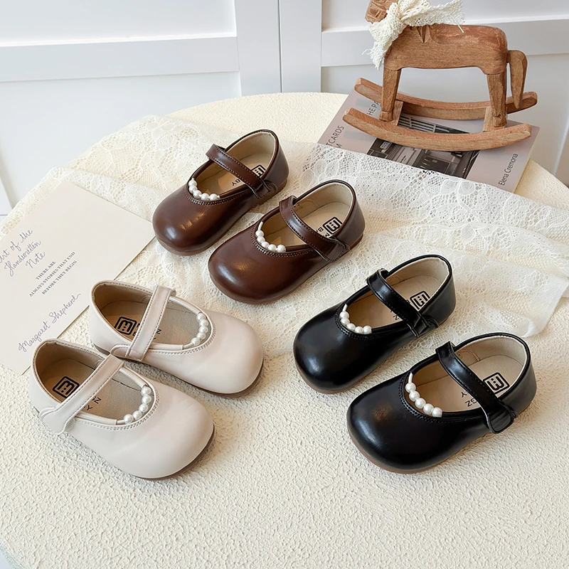 Весенние повседневные туфли для девочек с жемчужной застежкой-липучкой, круглым носком, на плоской подошве, однотонные, нескользящие, модные, легкие детские туфли
Весенние повседневные туфли для девочек с жемчужной застежкой-липучкой, круглым носком, на плоской подошве, однотонные, нескользящие, модные, легкие детские туфли