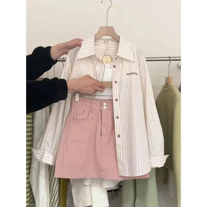 Осенний комплект Sweet Fre, женский комплект 2025 года, новинка Sle Small Fraance Wind irt, утягивающая юбка, повседневный комплект футболок
Осенний комплект Sweet Fre, женский комплект 2025 года, новинка Sle Small Fraance Wind irt, утягивающая юбка, повседневный комплект футболок