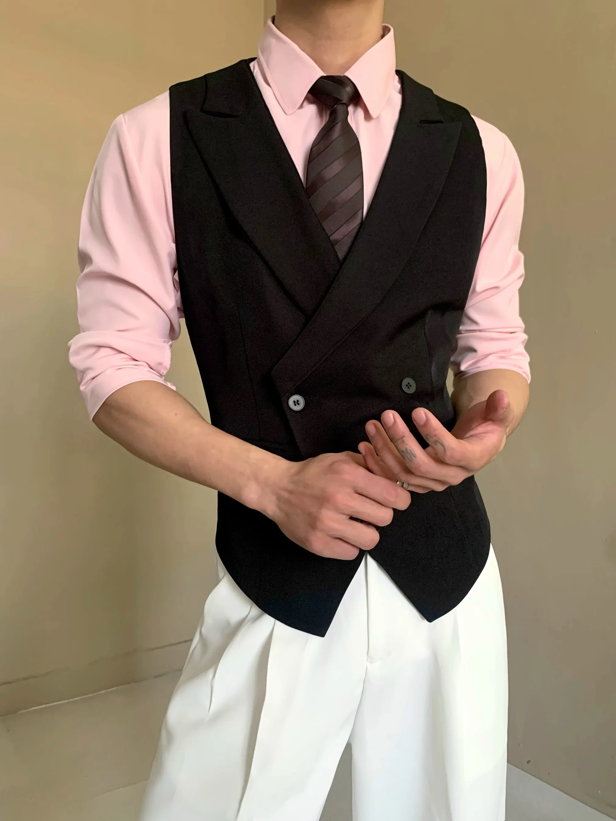 Мужской жилет Briti Sle Bla Slim Fit: модный дизайн, высокий воротник, повседневный стиль, летний тренд
Мужской жилет Briti Sle Bla Slim Fit: модный дизайн, высокий воротник, повседневный стиль, летний тренд