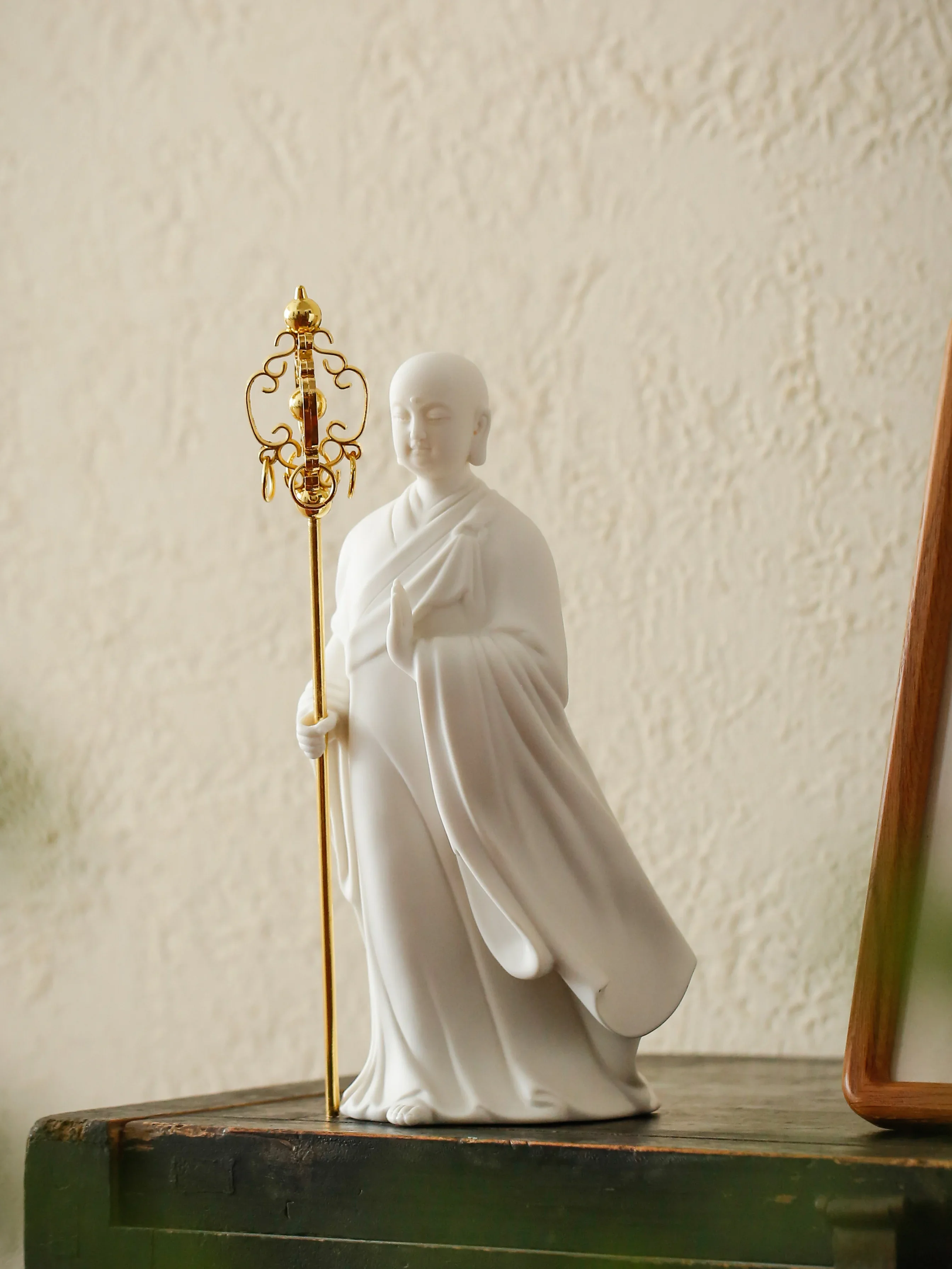 New Chinese-style white porcelain Bodhisattva Buddha statue ornament creative wine cabinet TV cabinet decoration
New Chinese-style white porcelain Bodhisattva Buddha statue ornament creative wine cabinet TV cabinet decoration