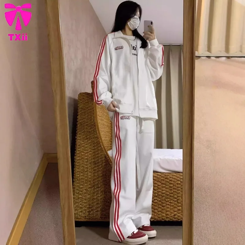 2024 Autumn/Winter Cotton Sportswear Set Season Student Loose Hoodie Wide Leg Pants Fashion Casual Running Two Piece Set
2024 Autumn/Winter Cotton Sportswear Set Season Student Loose Hoodie Wide Leg Pants Fashion Casual Running Two Piece Set