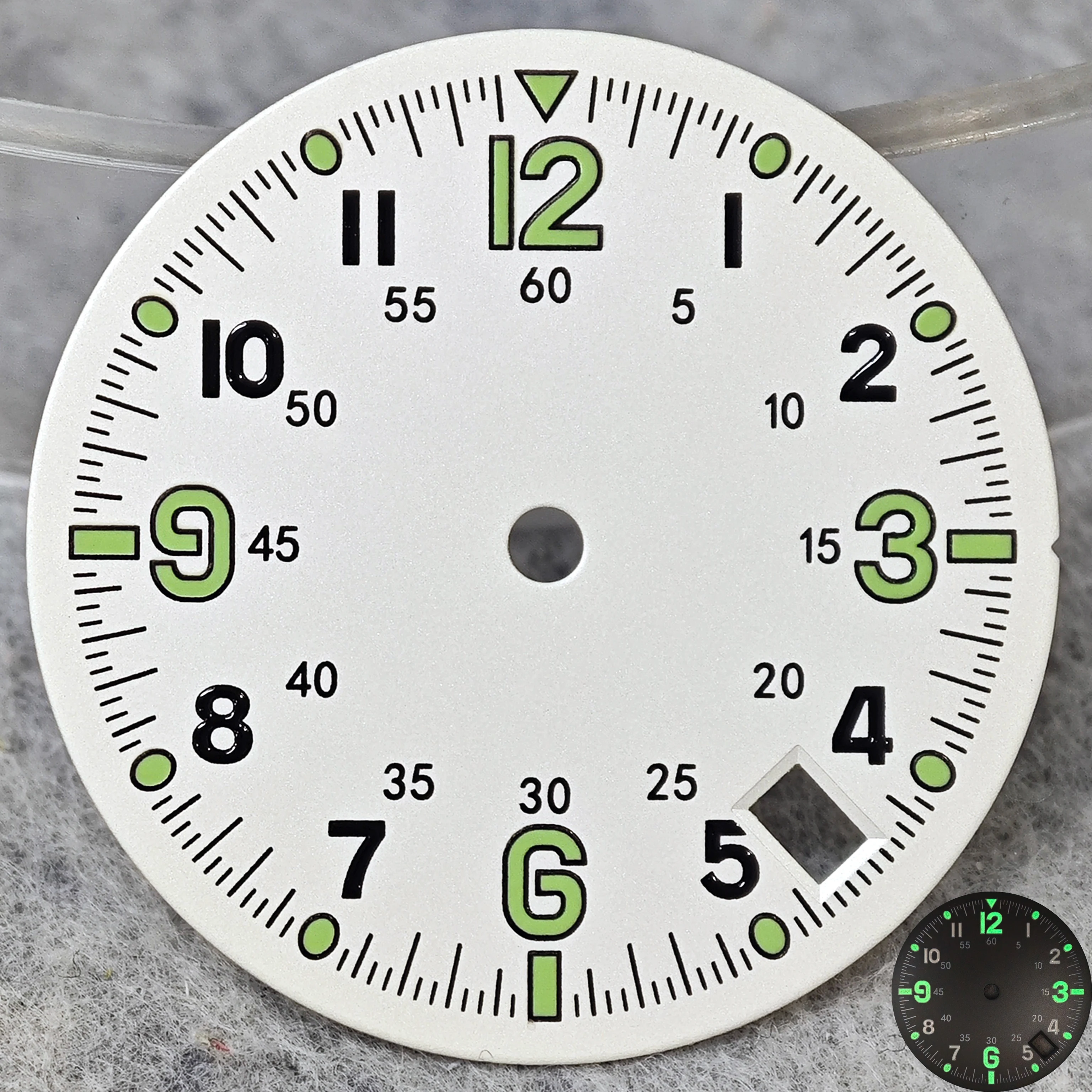 28.5mm NH35 Dial New Style Watch Dial C3 Luminous High-Quality Watch Assembly Parts Customizable for 3 O'clock Crown Position
28.5mm NH35 Dial New Style Watch Dial C3 Luminous High-Quality Watch Assembly Parts Customizable for 3 O'clock Crown Position