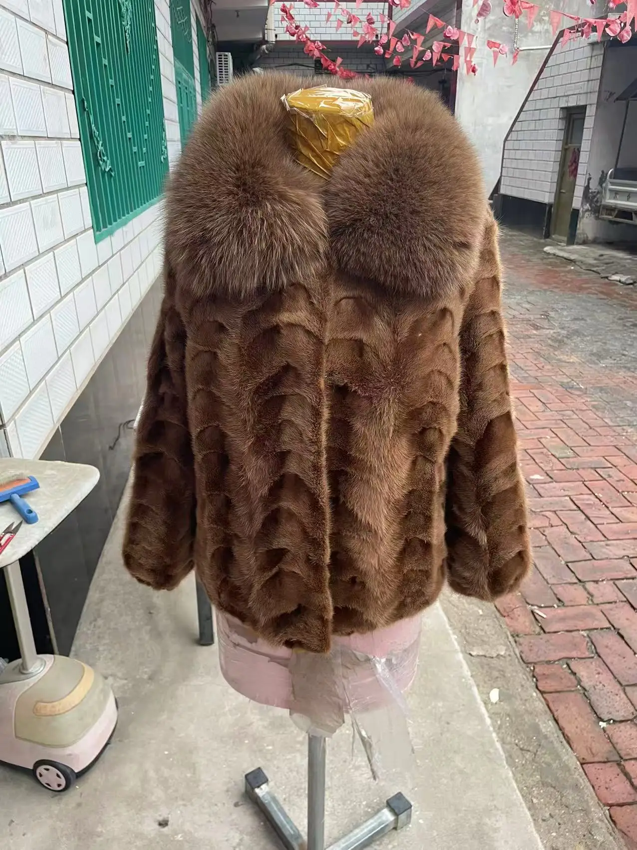 Hot Selling High Quality Autumn And Winter Luxury Mink Fur Coat Women Short Fox Fur Collar Fashion New Real Mink Fur Coat
Hot Selling High Quality Autumn And Winter Luxury Mink Fur Coat Women Short Fox Fur Collar Fashion New Real Mink Fur Coat