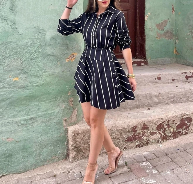 Fashion Design Classic Black and White Contrasting Striped Print Long Sleeved Shirt Short Skirt Women's Casual Versatile Dress
Fashion Design Classic Black and White Contrasting Striped Print Long Sleeved Shirt Short Skirt Women's Casual Versatile Dress