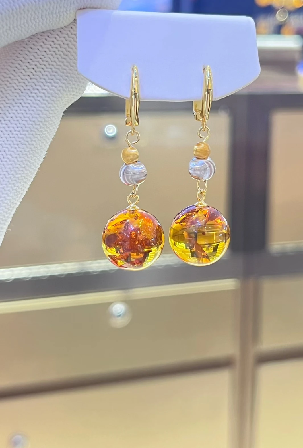Сертифицированные серьги-капли из серебра 925 пробы с натуральным балтийским цветком и растением янтаря, уникальный янтарный ушной крючок из бисера, висячие нишевые украшения
Сертифицированные серьги-капли из серебра 925 пробы с натуральным балтийским цветком и растением янтаря, уникальный янтарный ушной крючок из бисера, висячие нишевые украшения