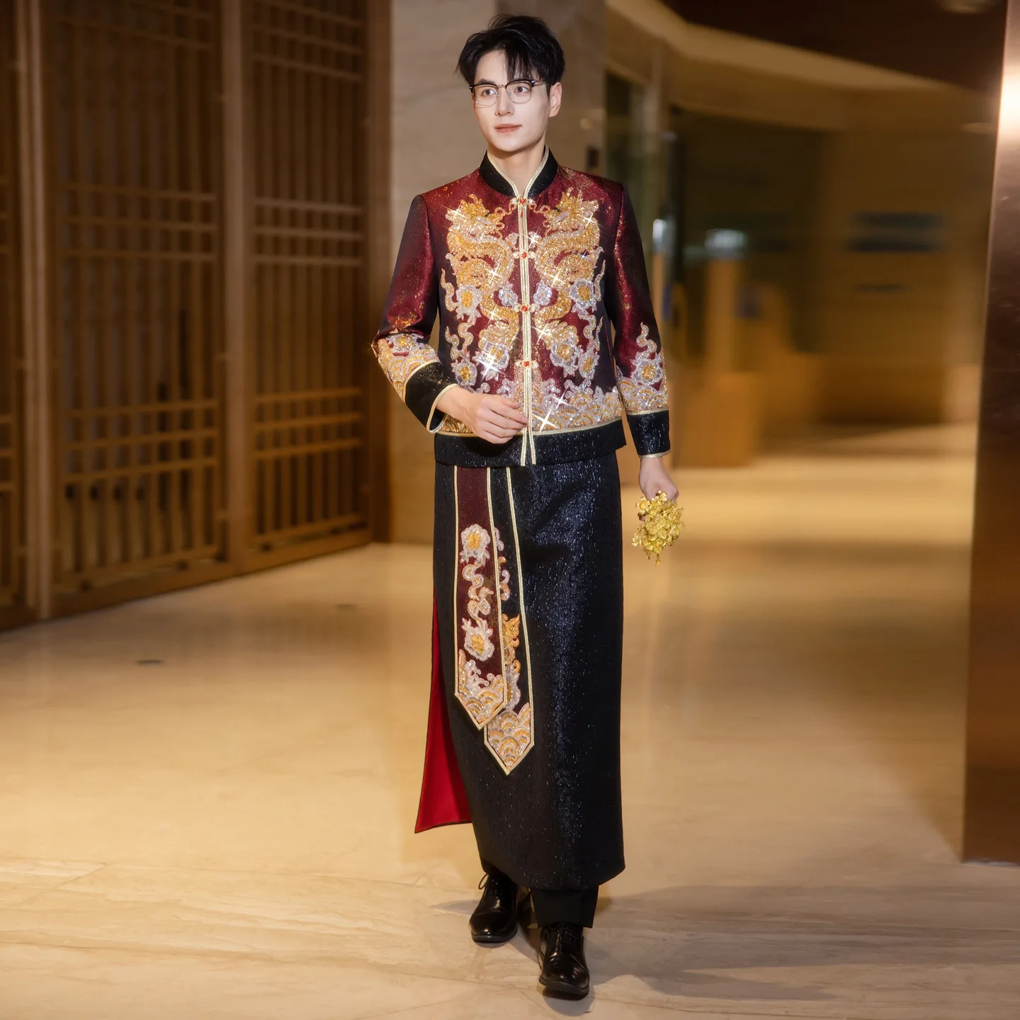 Xiuhe Жених Мужчины могут носить платье для свадебной церемонии в китайском стиле Добро пожаловать, костюм Дракона Феникса Тан, куртка + юбка 
Xiuhe Жених Мужчины могут носить платье для свадебной церемонии в китайском стиле Добро пожаловать, костюм Дракона Феникса Тан, куртка + юбка