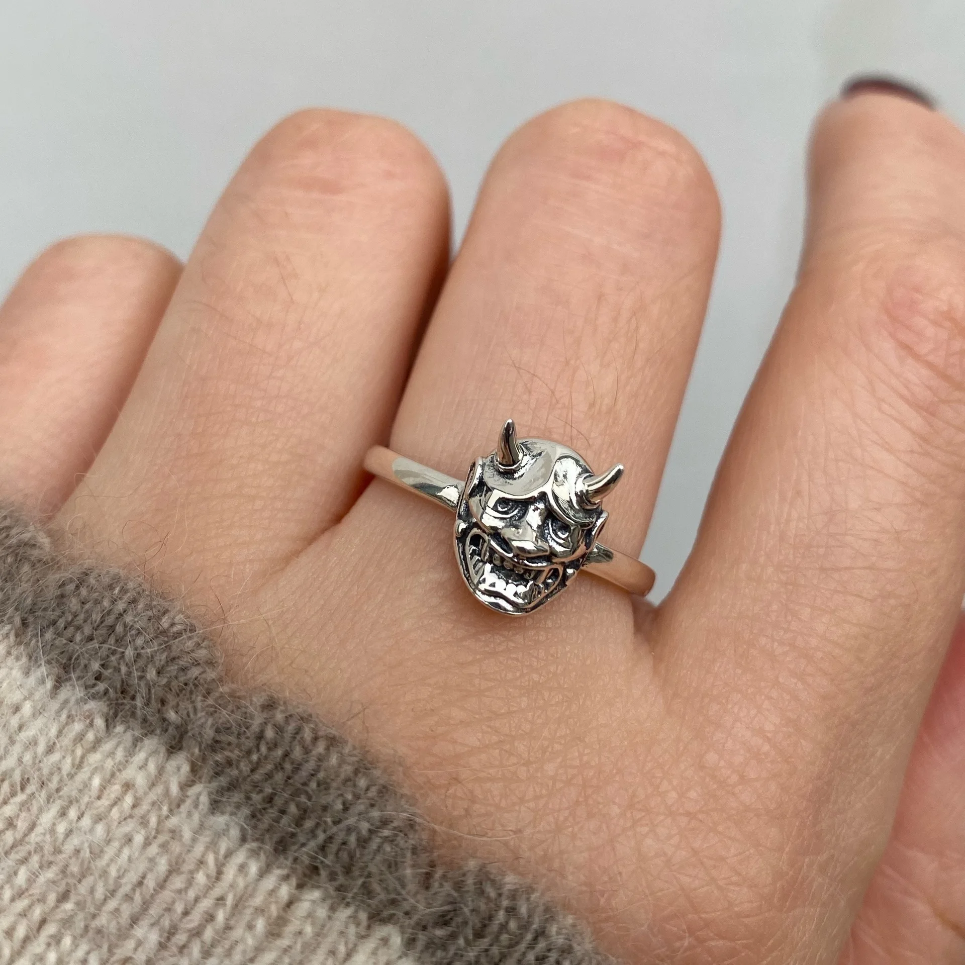 Fashion Silver Color Prajna Rings Skull Mask Finger Rings Opening Adjustable Finger Ring Party Jewelry Accessories
Fashion Silver Color Prajna Rings Skull Mask Finger Rings Opening Adjustable Finger Ring Party Jewelry Accessories