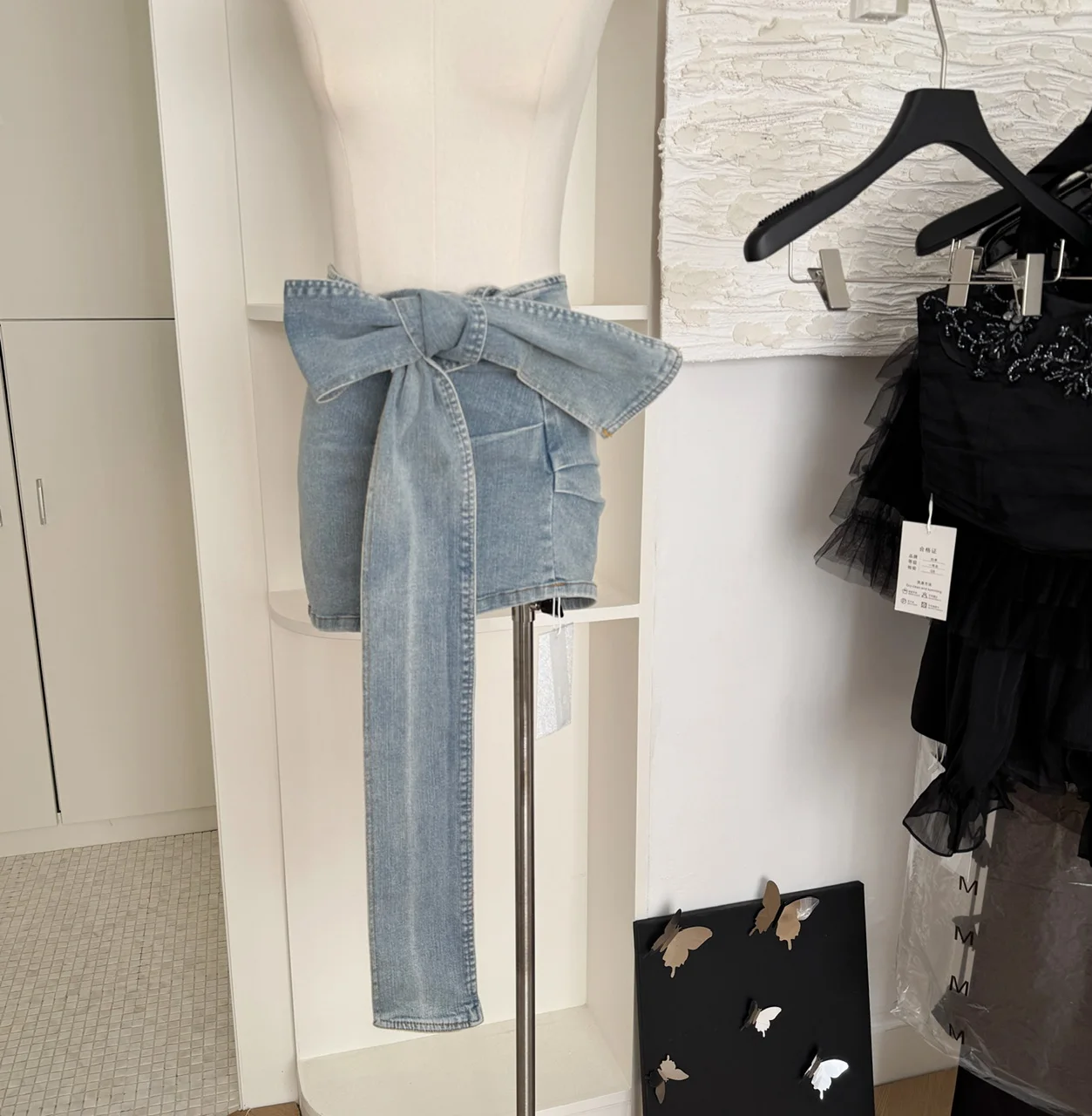 Women's Micro Skirts Summer Bow Design Low Waist Denim Mini Skirts 2024 Sexy Party Nightclub A-line Wrap Penceil Skirt
Women's Micro Skirts Summer Bow Design Low Waist Denim Mini Skirts 2024 Sexy Party Nightclub A-line Wrap Penceil Skirt
