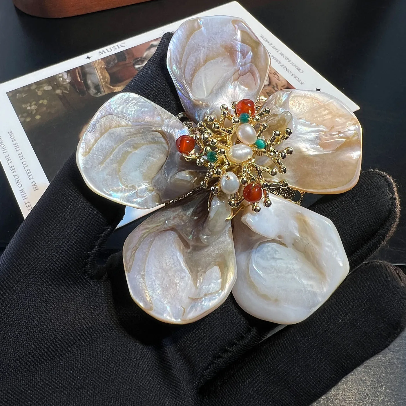 Natural Baroque Handmade Large Flower Drop Brooch Retro Court Style Vintage Fashion High-end Clothing Accessory
Natural Baroque Handmade Large Flower Drop Brooch Retro Court Style Vintage Fashion High-end Clothing Accessory