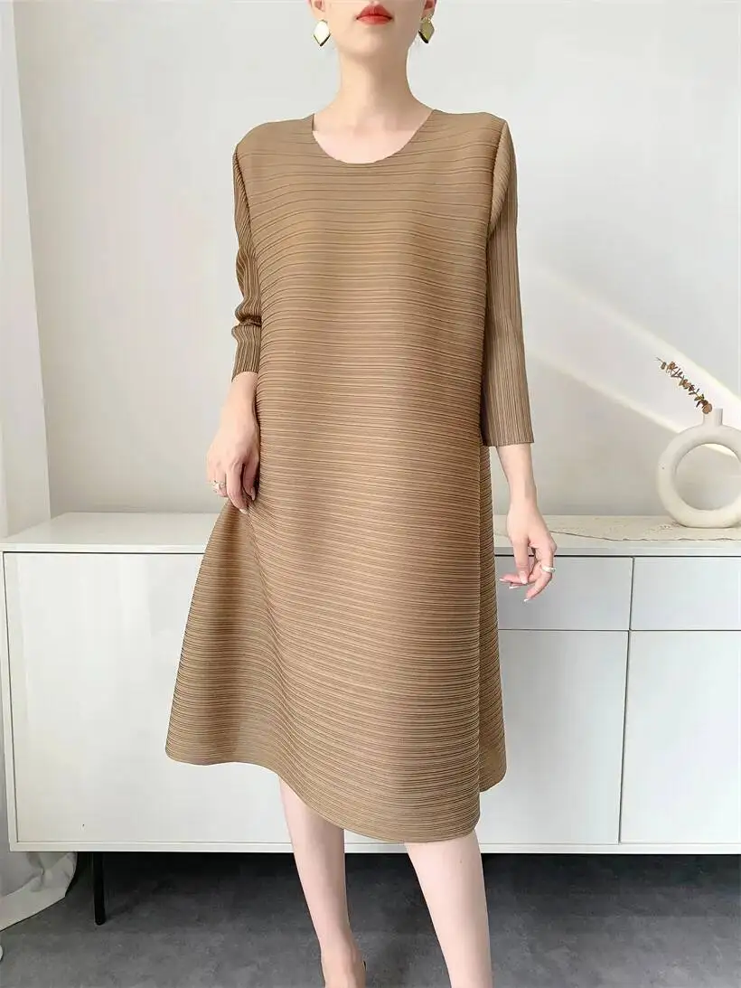 Khaki 2025 New Womenb's Pleated Dress Elastic Loose Fashion Three Quarter Sleeve Mid-Length Famale Clothing Chic 2HZJP
Khaki 2025 New Womenb's Pleated Dress Elastic Loose Fashion Three Quarter Sleeve Mid-Length Famale Clothing Chic 2HZJP