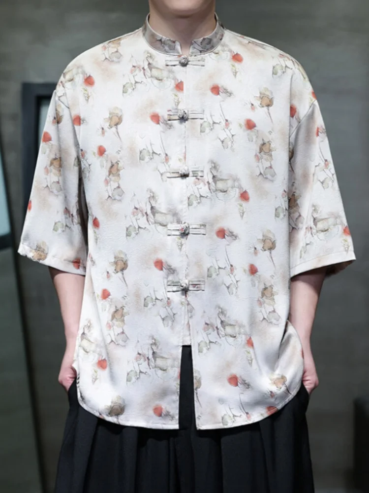 Мужская летняя рубашка свободного кроя с коротким рукавом, тонкая, прохладная на ощупь, в китайском дзен-стиле, на пуговицах, с воротником-стойкой, свободного кроя.
Мужская летняя рубашка свободного кроя с коротким рукавом, тонкая, прохладная на ощупь, в китайском дзен-стиле, на пуговицах, с воротником-стойкой, свободного кроя.