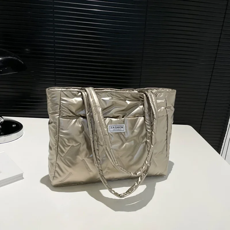 Large capacity versatile shoulder shopping bag, casual class commuter tote bag
Large capacity versatile shoulder shopping bag, casual class commuter tote bag