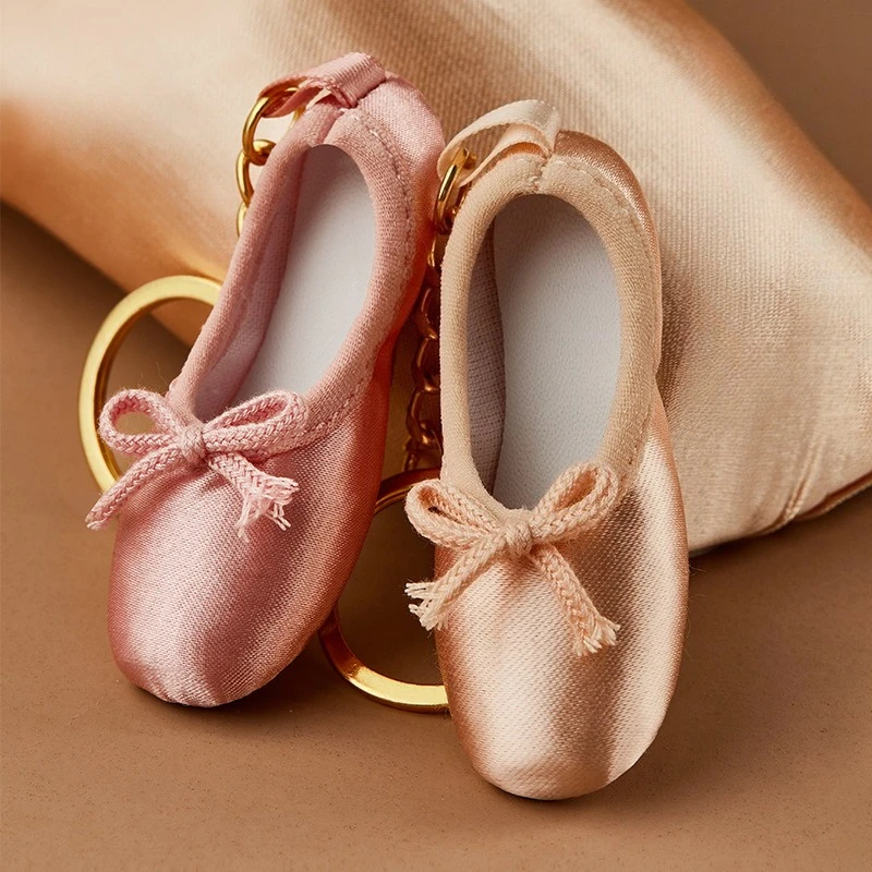 Mini Ballet Pointe Shoe Keychain Satin Ballerina Shoe Key Ring for Dance Lovers Gift Ballerina Pointe Shoe Charm for Backpack
Mini Ballet Pointe Shoe Keychain Satin Ballerina Shoe Key Ring for Dance Lovers Gift Ballerina Pointe Shoe Charm for Backpack
