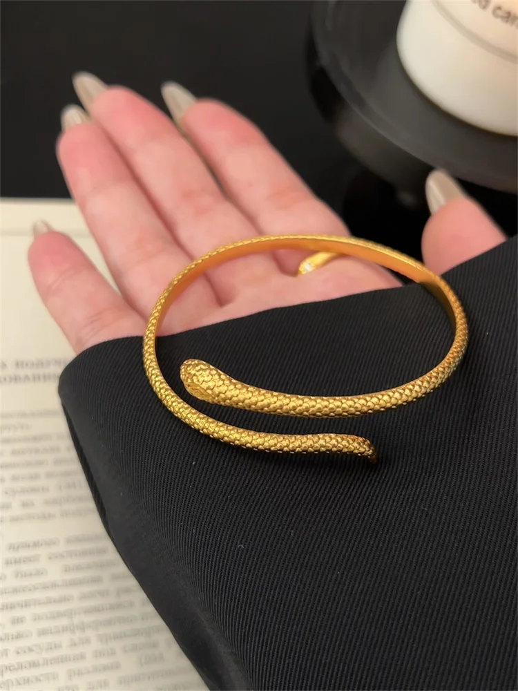 Fashion temperament AU999 gold retro snake shaped women's bracelet, ethnic style 24K gold wrapped bracelet,high-end jewelry gift 
Fashion temperament AU999 gold retro snake shaped women's bracelet, ethnic style 24K gold wrapped bracelet,high-end jewelry gift