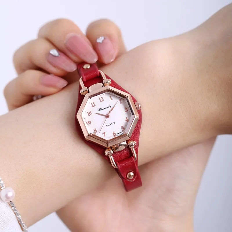 Модные женские кварцевые часы с кожаным ремешком, аналоговые наручные часы с ромбовидным циферблатом, женские часы Relogio Feminino
Модные женские кварцевые часы с кожаным ремешком, аналоговые наручные часы с ромбовидным циферблатом, женские часы Relogio Feminino