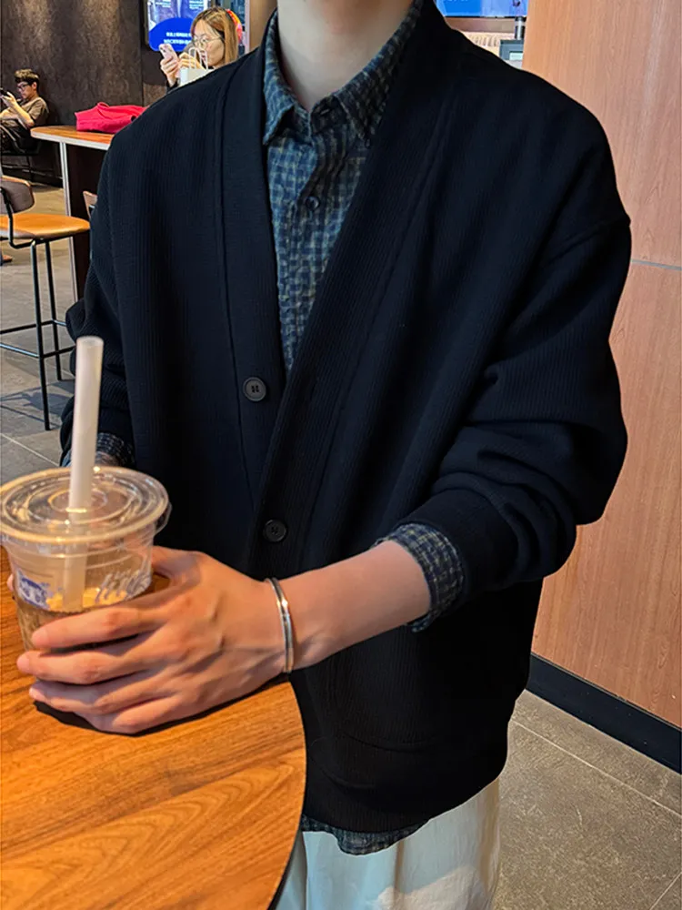 Мужская толстовка в американском ретро-стиле с V-образным вырезом, весенне-осенняя, утепленная, повседневная, на пуговицах, длинная куртка-свитер
Мужская толстовка в американском ретро-стиле с V-образным вырезом, весенне-осенняя, утепленная, повседневная, на пуговицах, длинная куртка-свитер