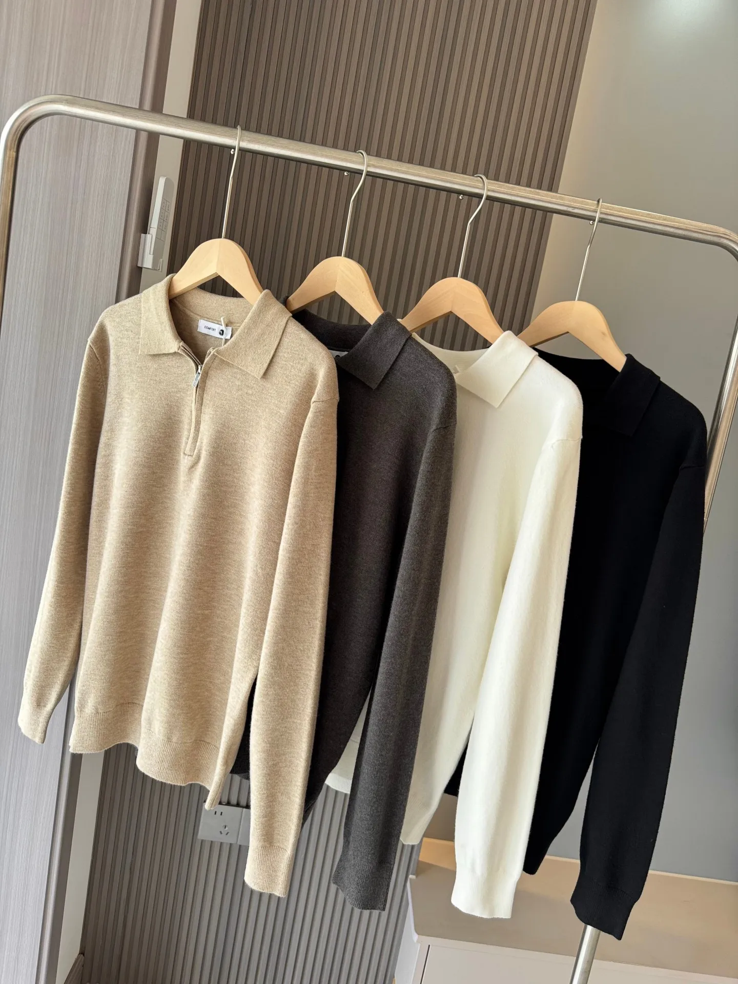 Italian Luxury Men's Long Sve Knitted Sweater Fine Knitting f Zipper Collar Soft Comfortable Elastic Acetate Fiber Poly...
Italian Luxury Men's Long Sve Knitted Sweater Fine Knitting f Zipper Collar Soft Comfortable Elastic Acetate Fiber Poly...
