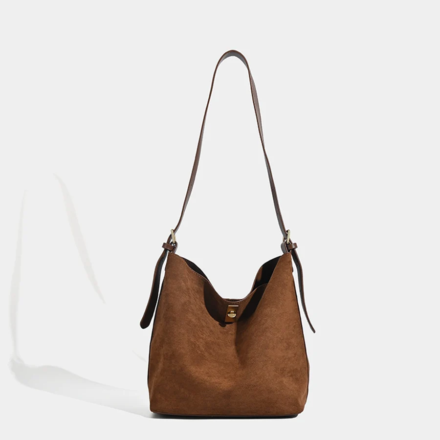 Новая пригородная сумка-ведро из искусственной замши в стиле ретро, повседневные и универсальные сумки из мягкой кожи, женская сумка на одно плечо большой вместительности
Новая пригородная сумка-ведро из искусственной замши в стиле ретро, повседневные и универсальные сумки из мягкой кожи, женская сумка на одно плечо большой вместительности