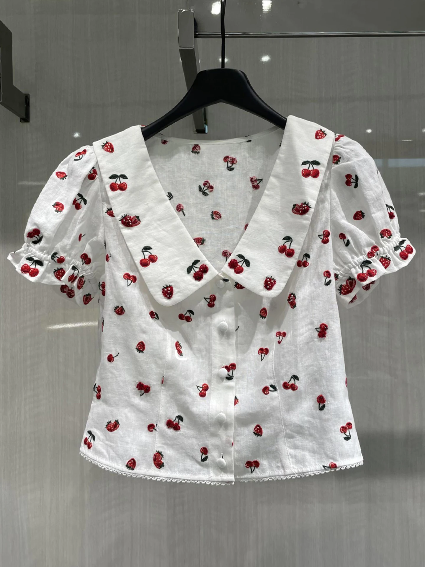 Premium Cherry Embroidery Bubble Sleeve Short Shirt Women's Top Commute Style Loose Fit Regular Sleeve 2026 Summer New Arrival
Premium Cherry Embroidery Bubble Sleeve Short Shirt Women's Top Commute Style Loose Fit Regular Sleeve 2026 Summer New Arrival