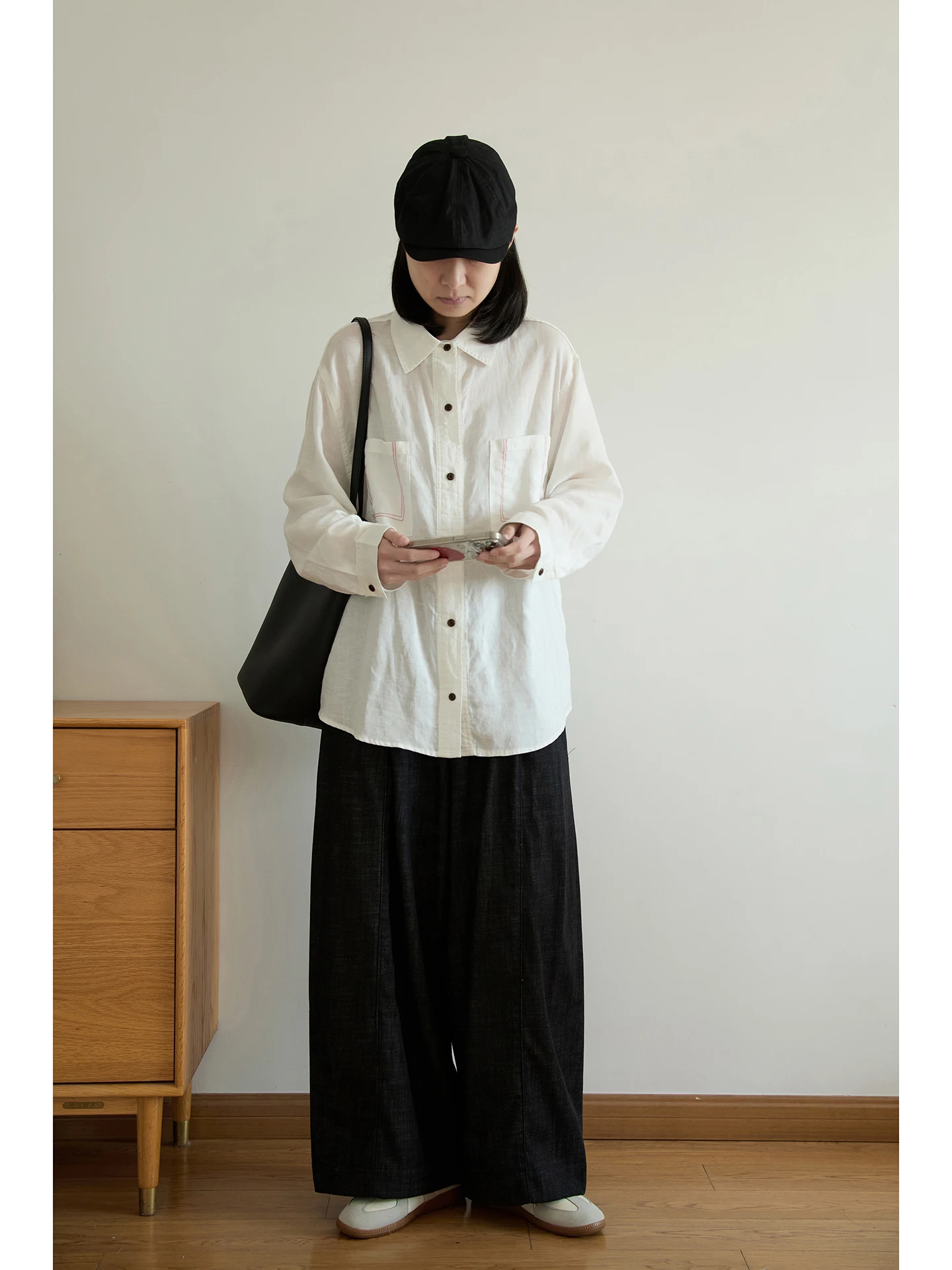 Chuanbai Japanese Style Thin Linen Long Sleeve Single Button Shirt Breathable Comfortable Women's Loose Fit Summer New Arrival
Chuanbai Japanese Style Thin Linen Long Sleeve Single Button Shirt Breathable Comfortable Women's Loose Fit Summer New Arrival