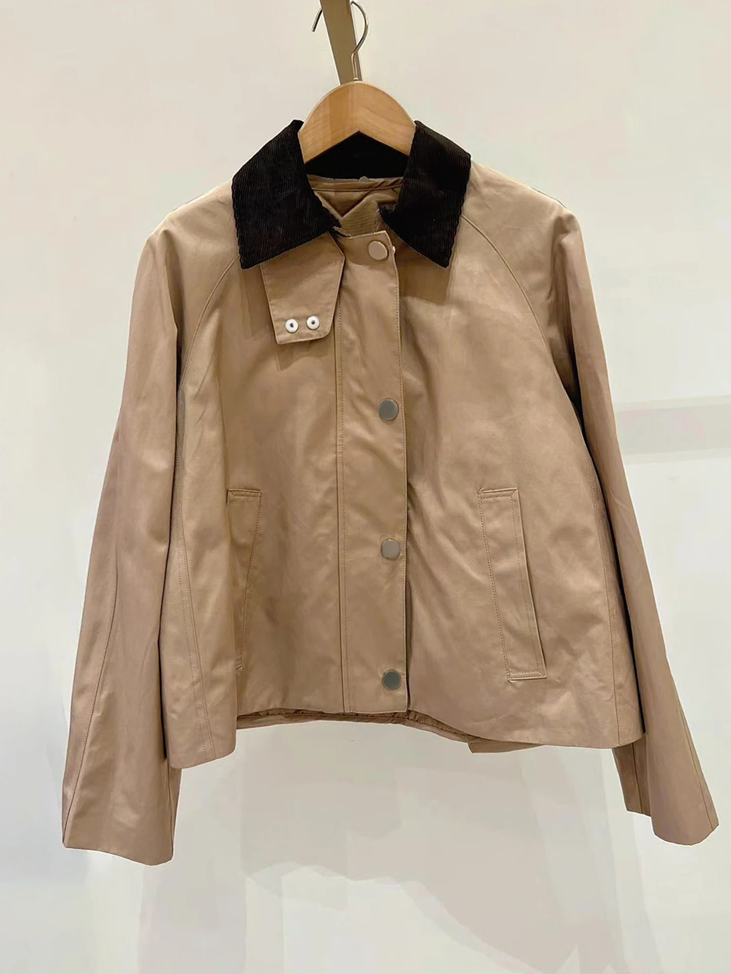 M Home Nan You High End Women's Faion 2025 Autumn Retro Patchwork Corduroy Jaet Coat Women's Turn-down Collar Outerwear
M Home Nan You High End Women's Faion 2025 Autumn Retro Patchwork Corduroy Jaet Coat Women's Turn-down Collar Outerwear