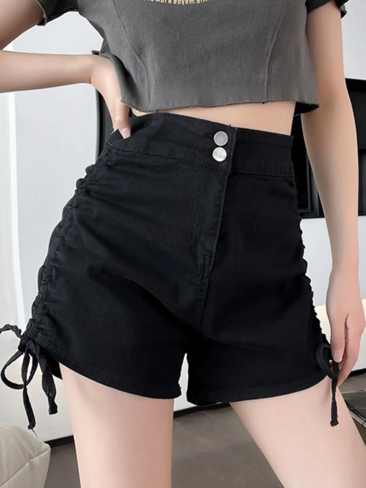 High Waist Short Shorts Women's Summer Thin Denim Elastic Waistband Slimming Wide Leg Hot Pants Black Flared Jeans Shorts
High Waist Short Shorts Women's Summer Thin Denim Elastic Waistband Slimming Wide Leg Hot Pants Black Flared Jeans Shorts