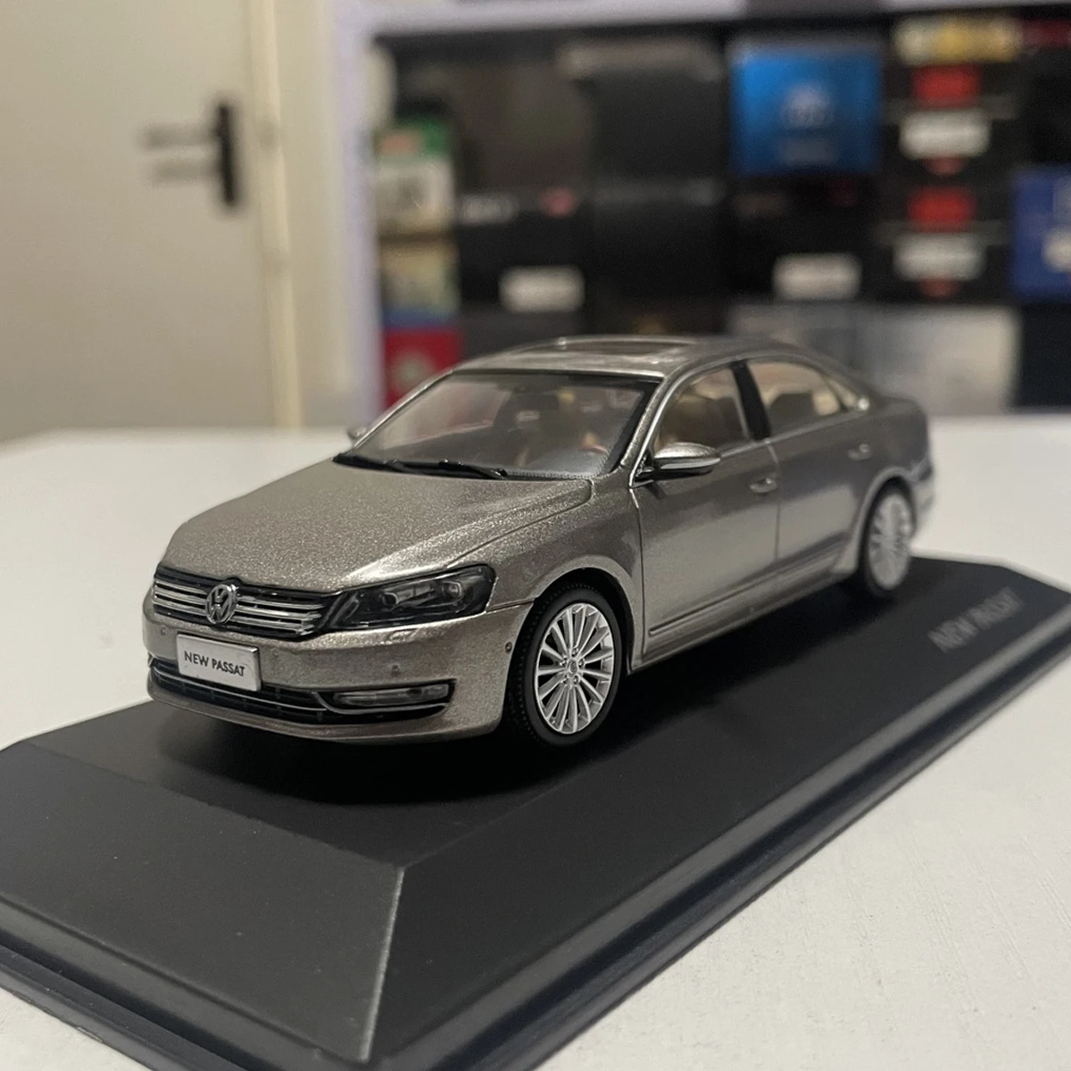 1:43 Scale Diecast Alloy Golden VW NEW PASSAT 2011 Toys Cars Model Classics Nostalgia Adult Gift Souvenir Static Display
1:43 Scale Diecast Alloy Golden VW NEW PASSAT 2011 Toys Cars Model Classics Nostalgia Adult Gift Souvenir Static Display