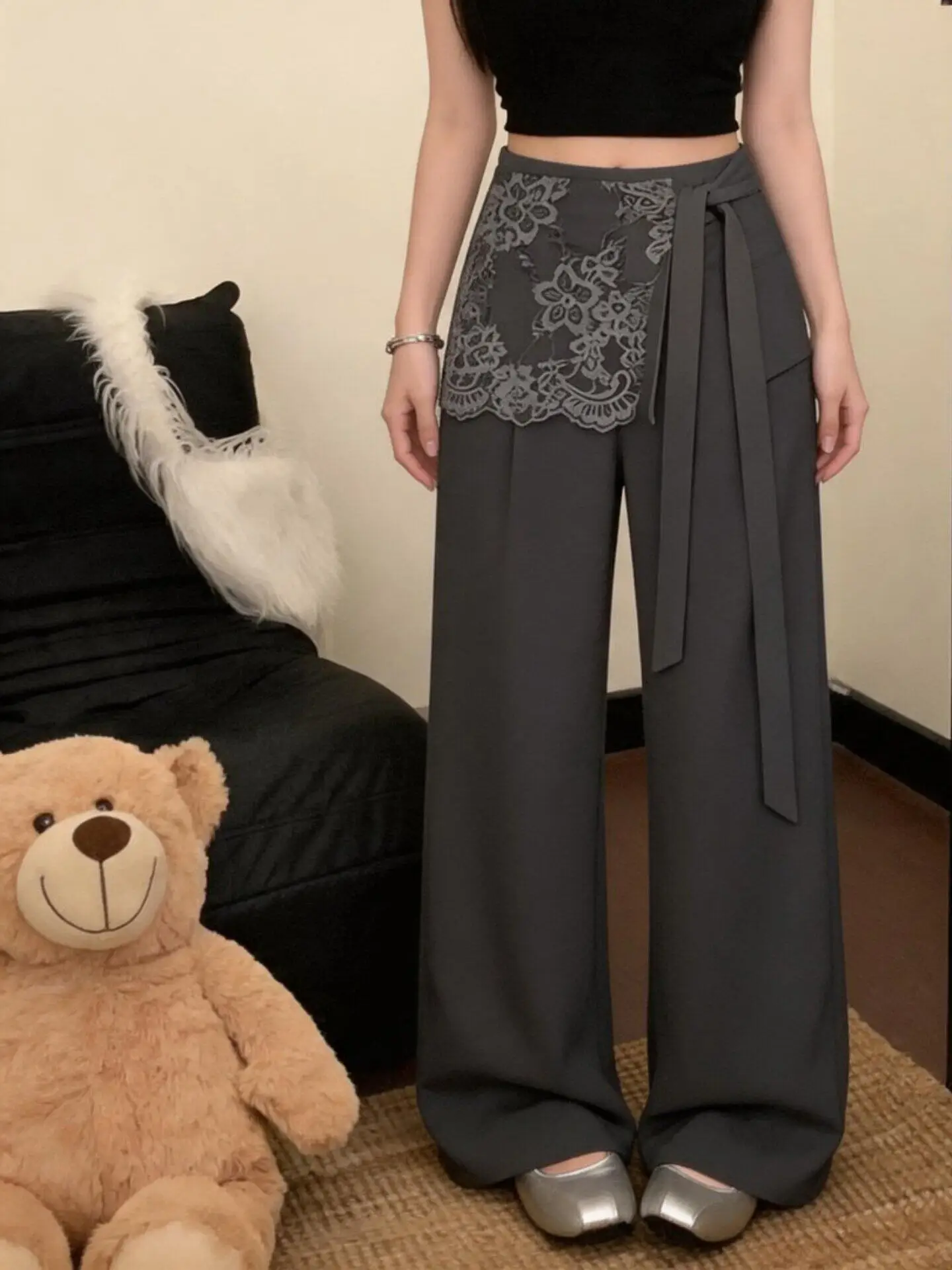 Gray Lace Splice Belted Suit Pants Women's Summer 2026 Slimming Fashion Lightweight Straight Casual Trousers Commute Style
Gray Lace Splice Belted Suit Pants Women's Summer 2026 Slimming Fashion Lightweight Straight Casual Trousers Commute Style