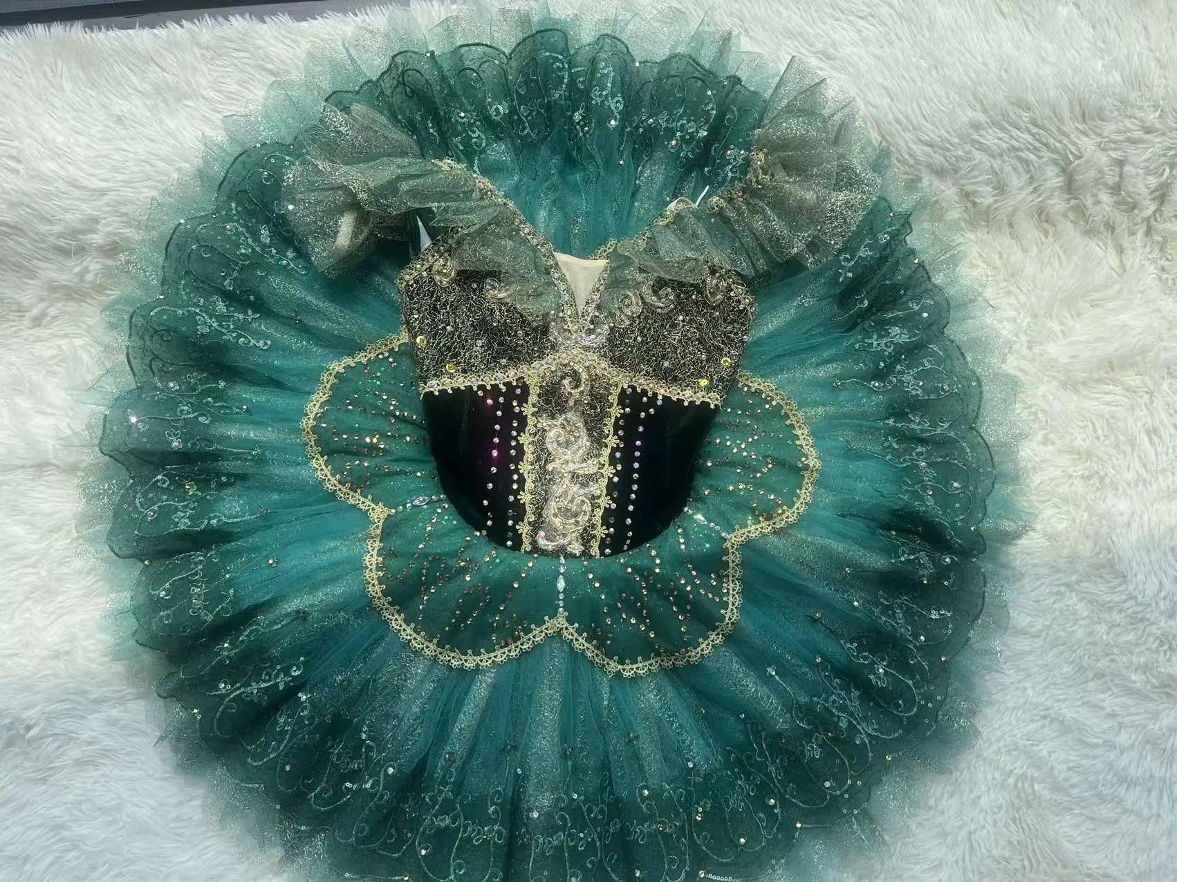 Dark Green Esmeralda Variation Ballet TUTU Skirt Professional Performance Clothing Puff Gauze Skirt (Special Price Available)
Dark Green Esmeralda Variation Ballet TUTU Skirt Professional Performance Clothing Puff Gauze Skirt (Special Price Available)