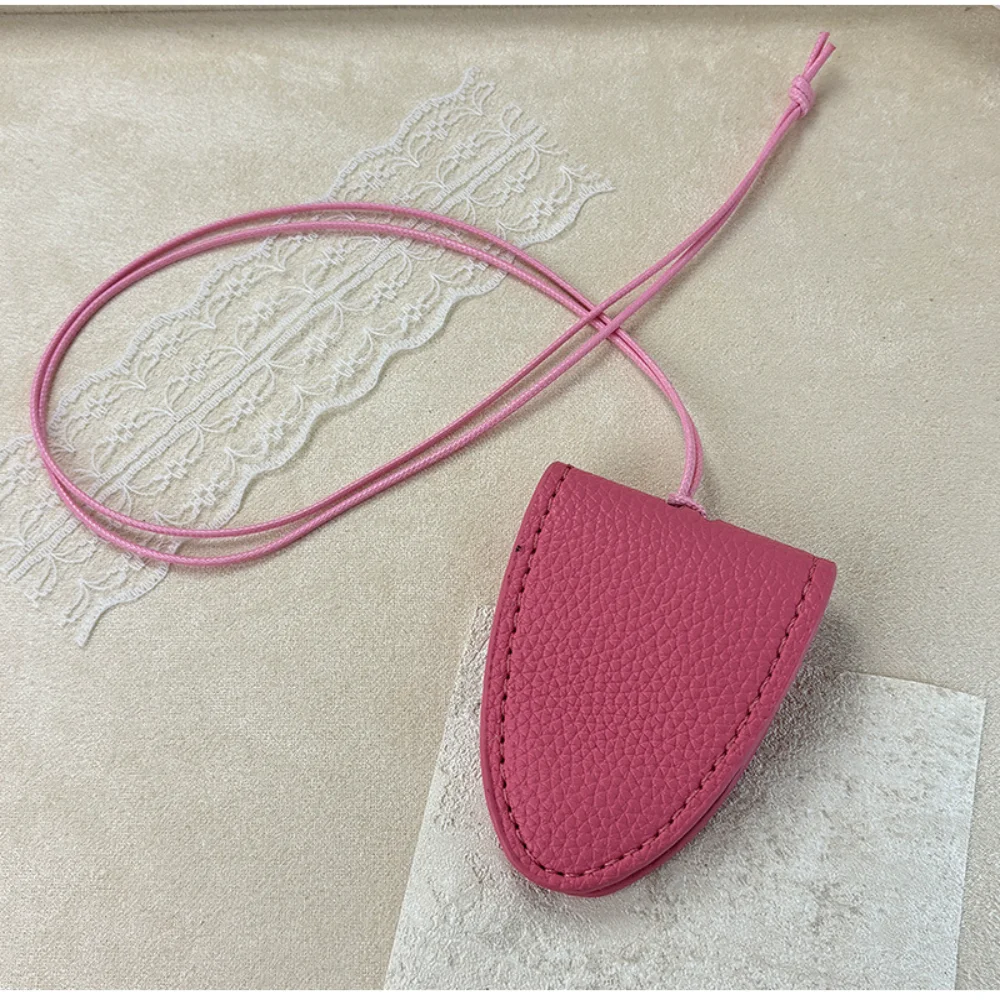 Portable PU Leather Neck Hanging Glasses Bag Sunglasses Clip Glasses Chain Storage Necklace Women's Hanging Rope Sweater Chain
Portable PU Leather Neck Hanging Glasses Bag Sunglasses Clip Glasses Chain Storage Necklace Women's Hanging Rope Sweater Chain