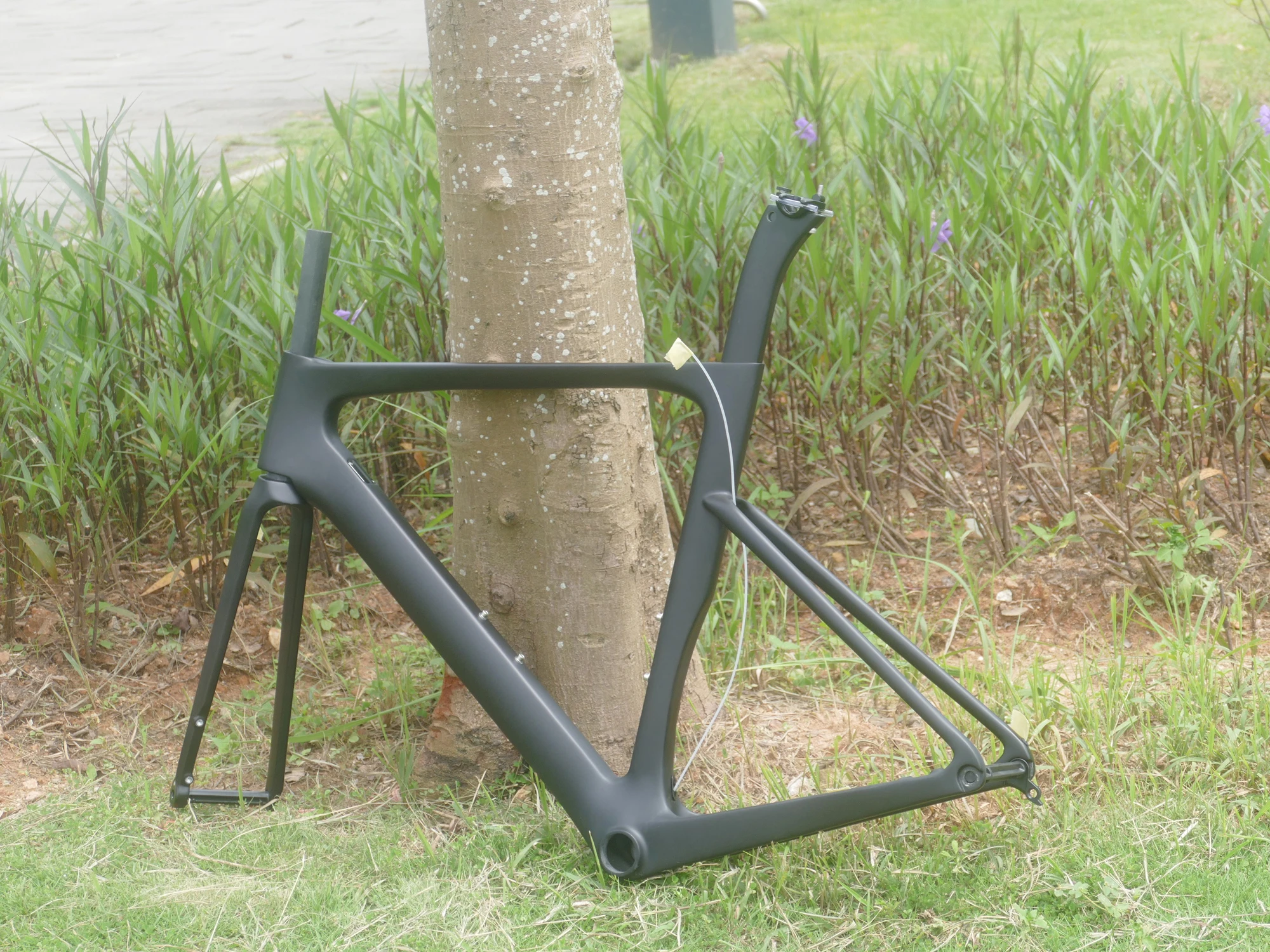 Brand New Full Carbon Road Bike Frame + Fork + Headset + Seatpost + Seat Nut 49cm , 52cm , 54cm , 56cm , 58cm
Brand New Full Carbon Road Bike Frame + Fork + Headset + Seatpost + Seat Nut 49cm , 52cm , 54cm , 56cm , 58cm
