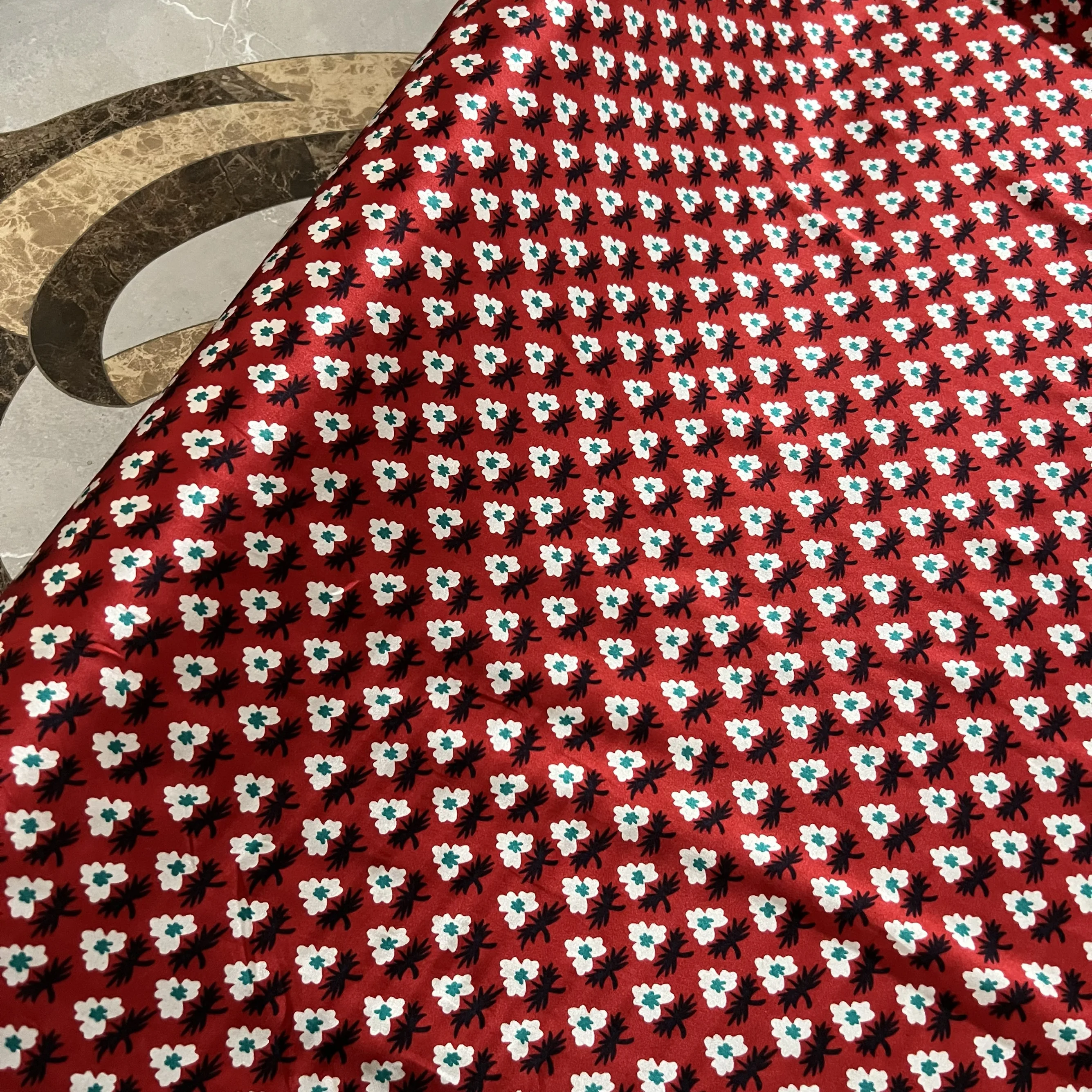 Silk Elastic Satin Fabric Refreing Red Bot Floral irt Dr Silk Fabric Narrow Width Profional Design
Silk Elastic Satin Fabric Refreing Red Bot Floral irt Dr Silk Fabric Narrow Width Profional Design