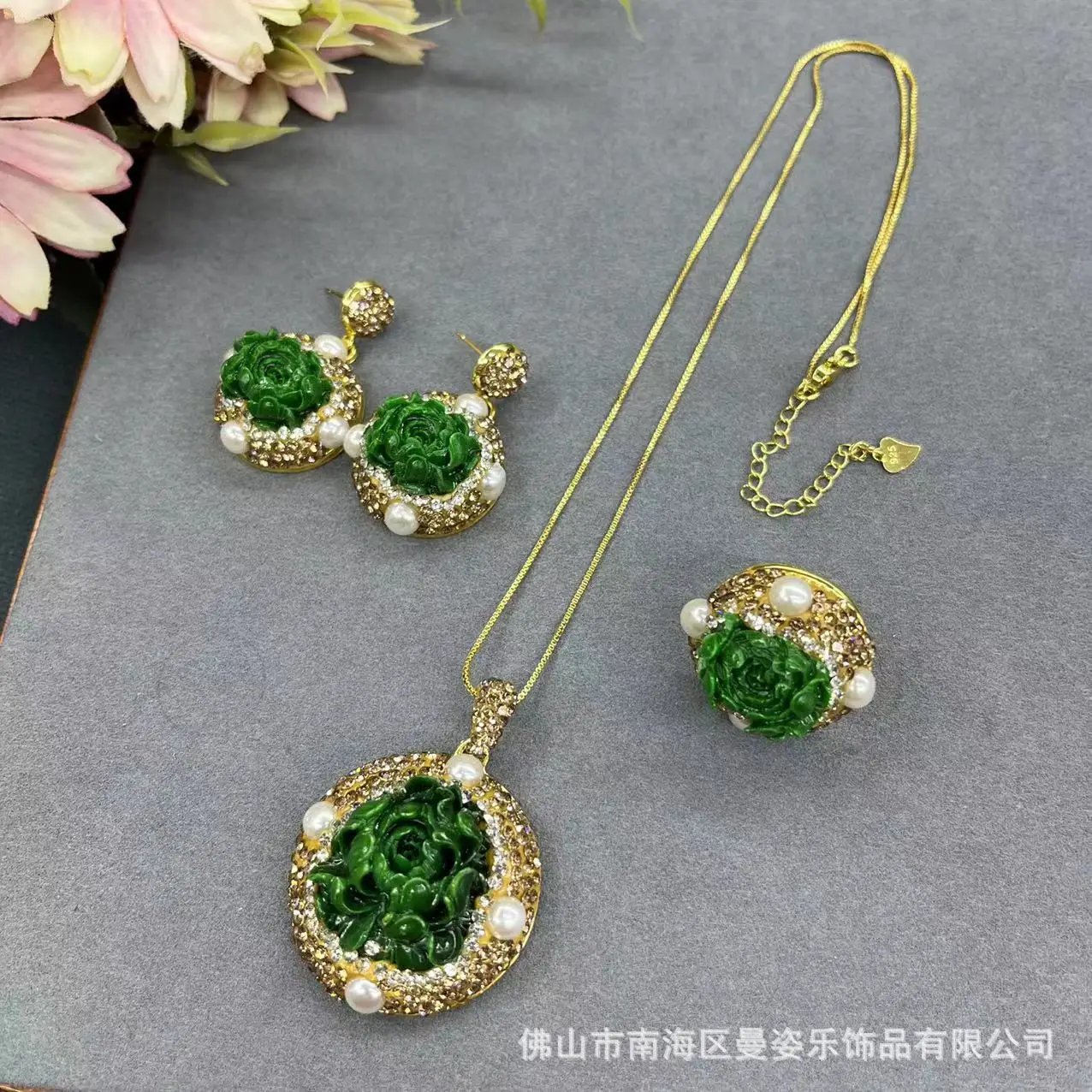 Ore Internet celebrity new national air-dried cyan peony inlaid pearl set engraved medieval pendant necklace earring ring
Ore Internet celebrity new national air-dried cyan peony inlaid pearl set engraved medieval pendant necklace earring ring