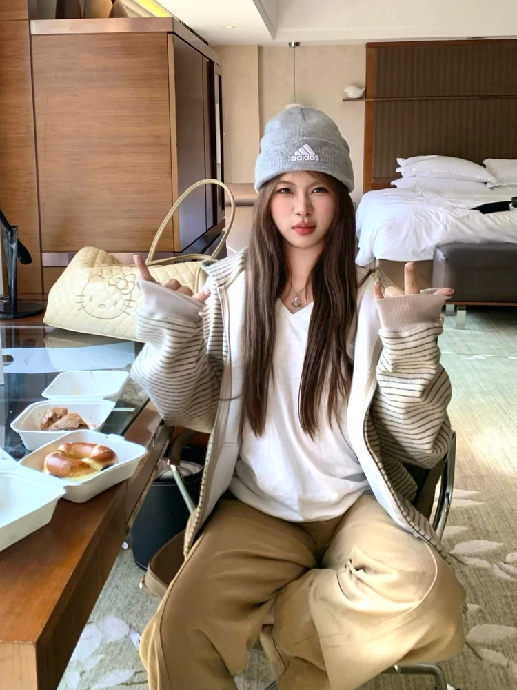 Женская летняя футболка Athome из бамбукового хлопка с длинным рукавом, V-образным вырезом, свободного кроя, в корейском стиле
Женская летняя футболка Athome из бамбукового хлопка с длинным рукавом, V-образным вырезом, свободного кроя, в корейском стиле