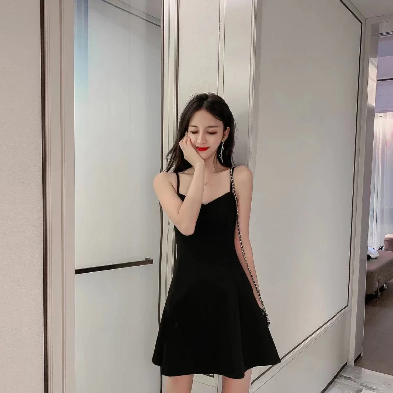 Sexy Pure and Sexy Suspender Dress for Women in Summer New Style, Small Person Looks Slim Hepburn Style
Sexy Pure and Sexy Suspender Dress for Women in Summer New Style, Small Person Looks Slim Hepburn Style