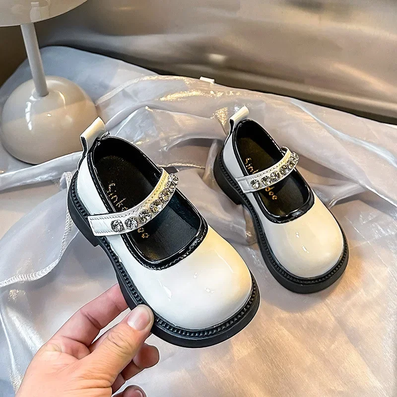 Girls Performance Shoes Black Glossy 2025 New Leather Shoes Kids Flats Round Toes Soft Sole Girls Princess Shoes Shiny Crystal
Girls Performance Shoes Black Glossy 2025 New Leather Shoes Kids Flats Round Toes Soft Sole Girls Princess Shoes Shiny Crystal