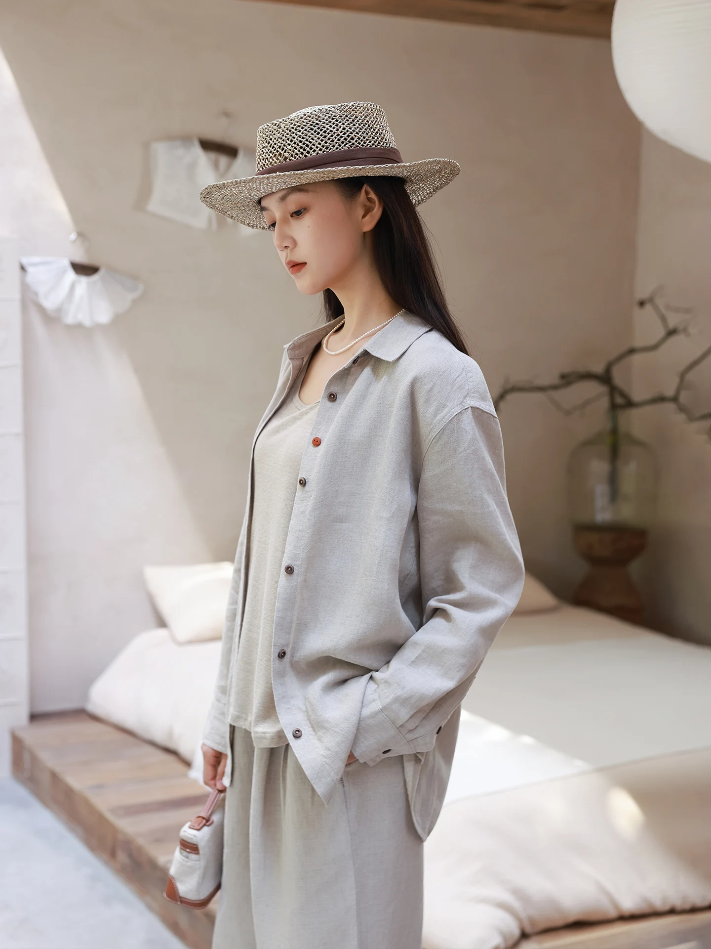 Повседневная женская блузка Han Haax с длинным рукавом и вышивкой, новая весенняя модель свободного кроя с отложным воротником во французском стиле 2026
Повседневная женская блузка Han Haax с длинным рукавом и вышивкой, новая весенняя модель свободного кроя с отложным воротником во французском стиле 2026