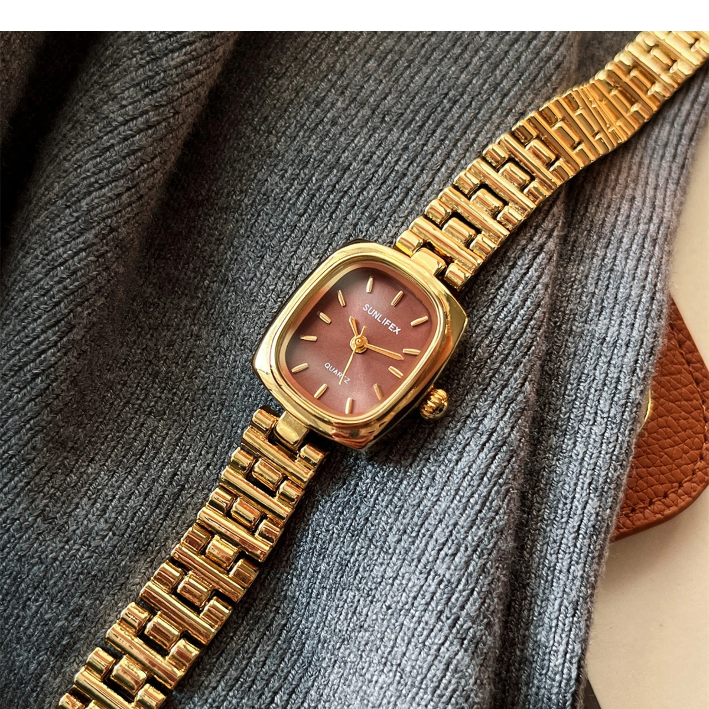 SUNLIFEX классические женские часы с золотым браслетом и квадратным корпусом, женские часы с изумрудно-зеленым циферблатом, золотые часы с коричневым циферблатом
SUNLIFEX классические женские часы с золотым браслетом и квадратным корпусом, женские часы с изумрудно-зеленым циферблатом, золотые часы с коричневым циферблатом