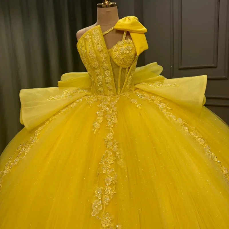 Shiny Yellow Quinceanera Dress off-shoulder Crystal Decal Lace Ruffles Long tail Bow vestidos de 15 Quinceanera Customize
Shiny Yellow Quinceanera Dress off-shoulder Crystal Decal Lace Ruffles Long tail Bow vestidos de 15 Quinceanera Customize