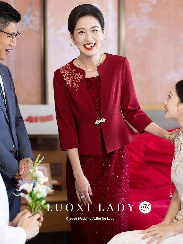 Элегантное свадебное платье для молодой матери невесты: роскошное, с завышенной талией, украшенное жемчугом, из полиэфирного волокна
Элегантное свадебное платье для молодой матери невесты: роскошное, с завышенной талией, украшенное жемчугом, из полиэфирного волокна