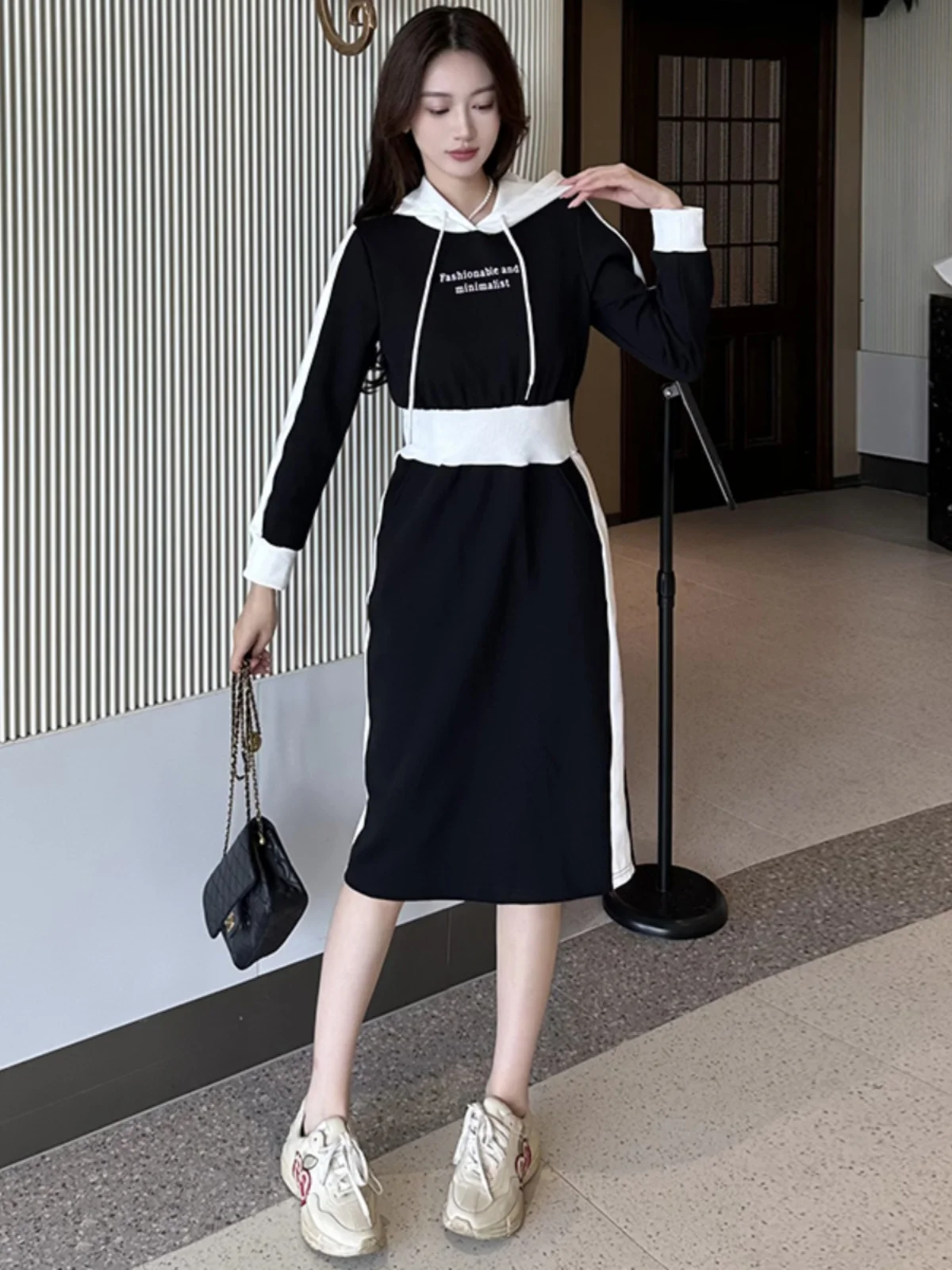 Casual Hooded Waist-Cinching Black Dress Women's Fashionable Age-defying Spring 2026 New Style European Brand Dress
Casual Hooded Waist-Cinching Black Dress Women's Fashionable Age-defying Spring 2026 New Style European Brand Dress