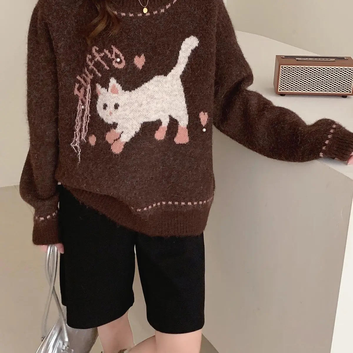 Утепленный пуловер с круглым вырезом с милым котом Rad, осенне-зимний жаккардовый вязаный свитер Sueter Mujer
Утепленный пуловер с круглым вырезом с милым котом Rad, осенне-зимний жаккардовый вязаный свитер Sueter Mujer